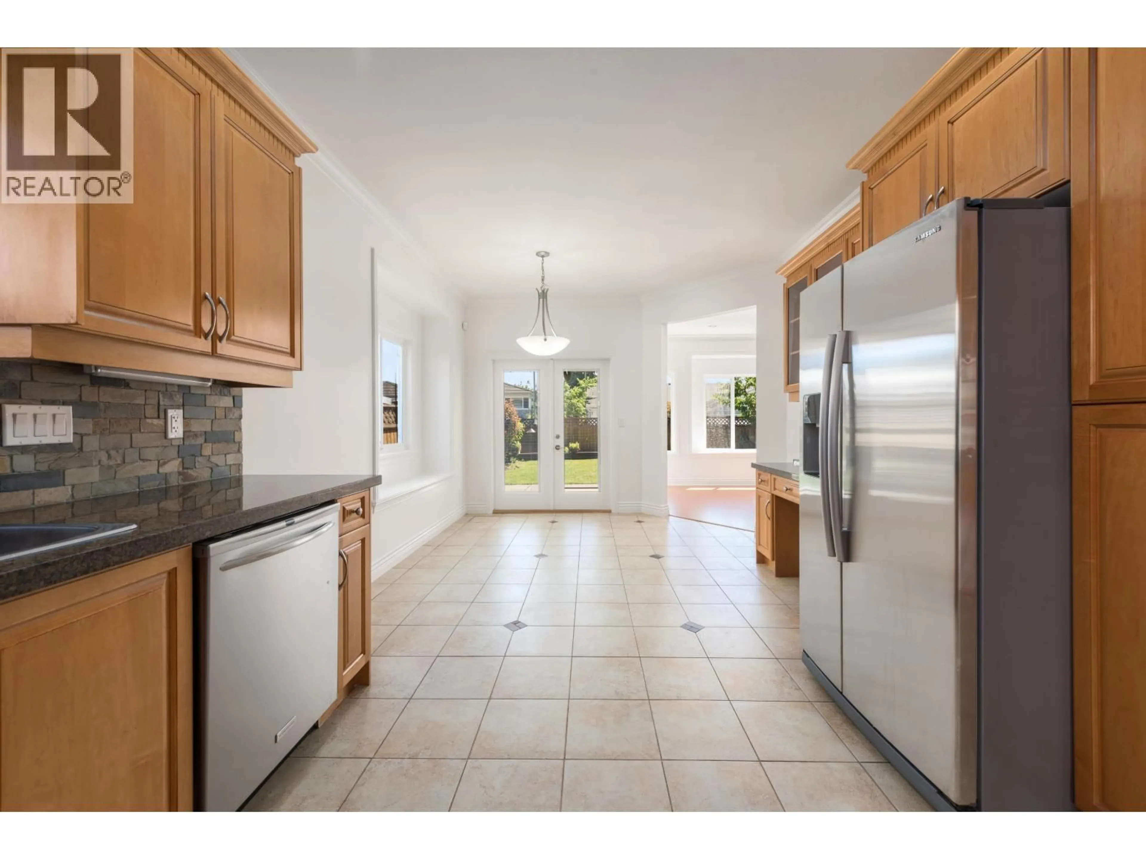 Open concept kitchen, ceramic/tile floor for 6014 RUMBLE STREET, Burnaby British Columbia V5J2C5