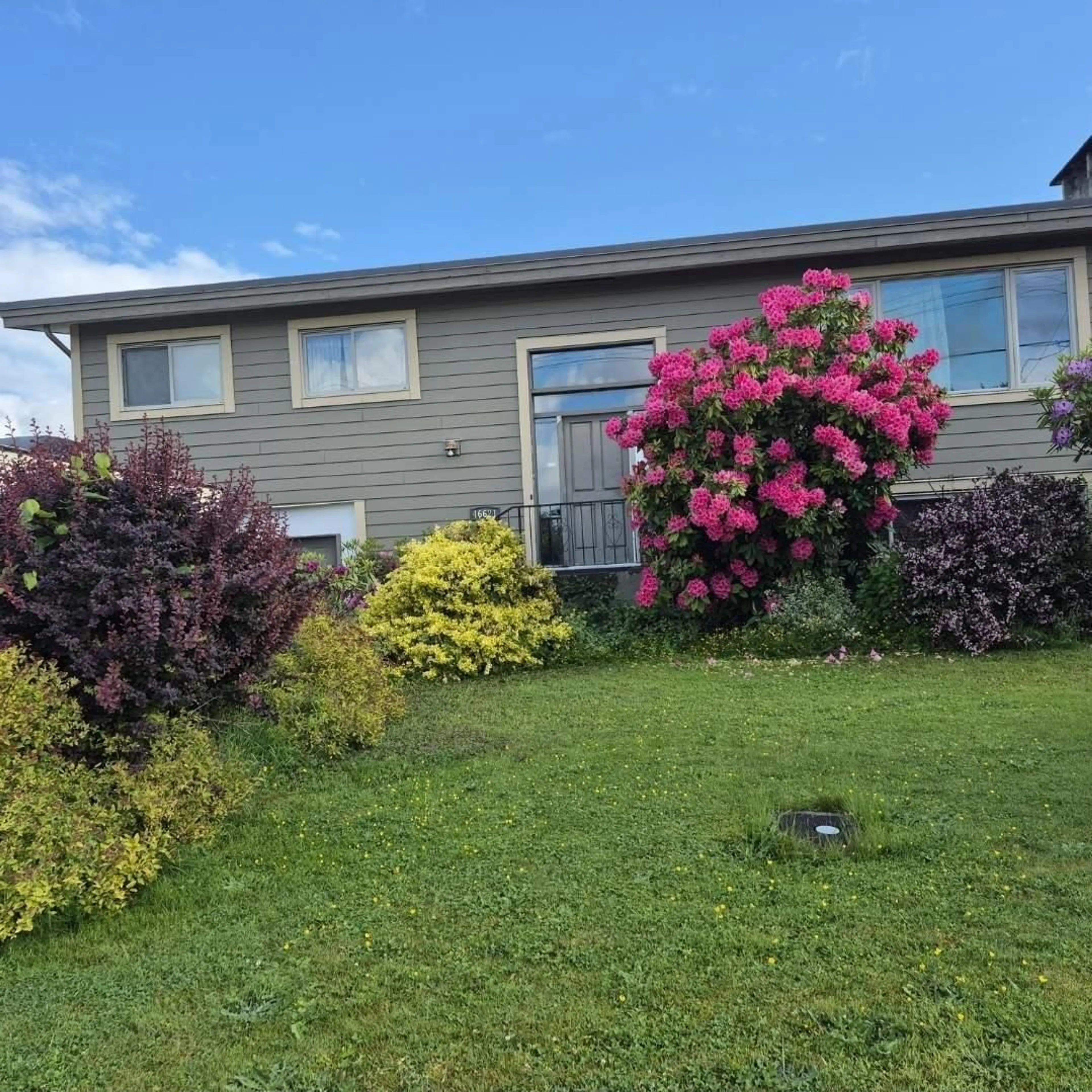 A pic from outside/outdoor area/front of a property/back of a property/a pic from drone, unknown for 46621 TETON AVENUE, Chilliwack British Columbia V2P6M5
