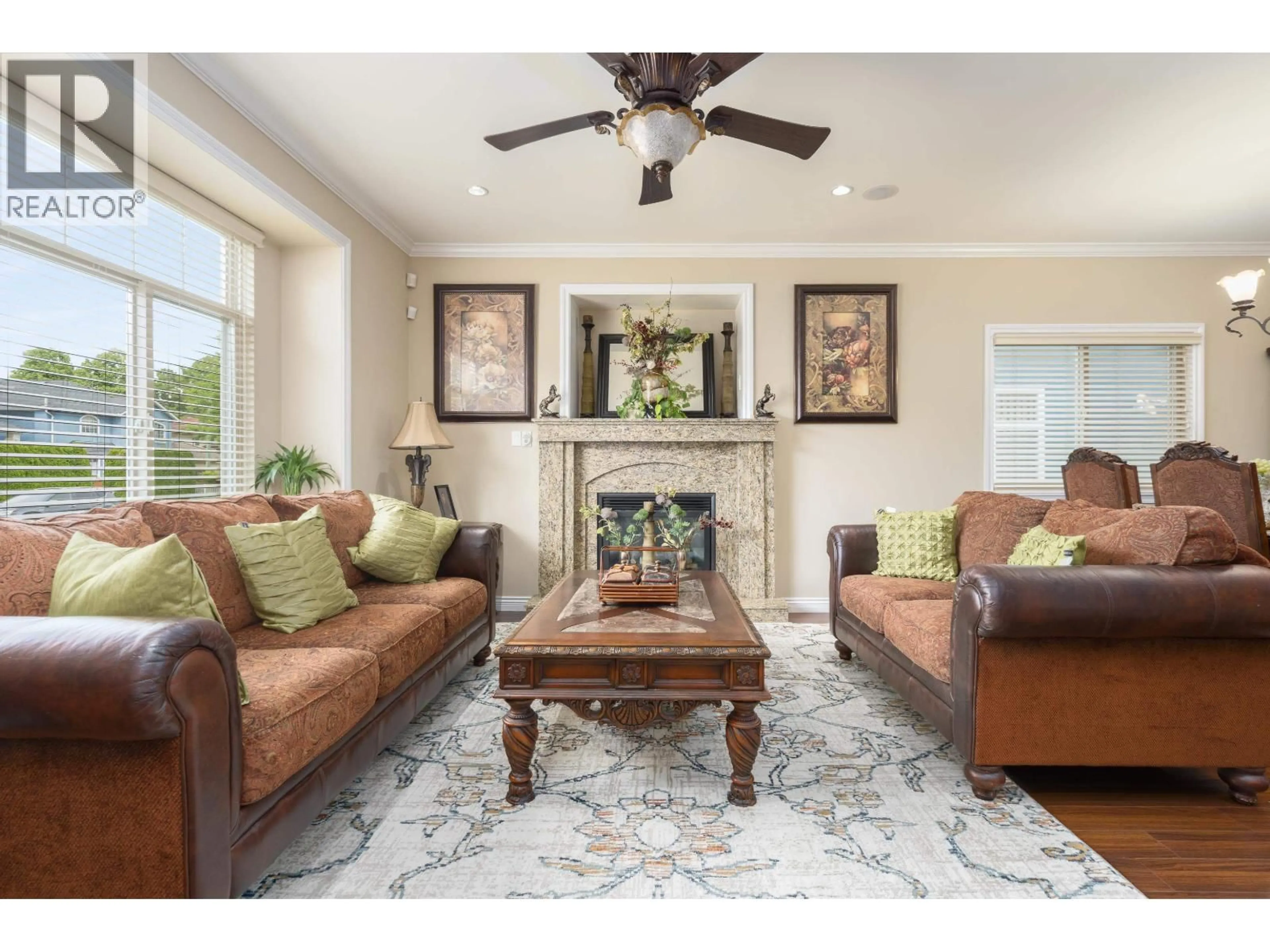 Living room with furniture, unknown for 36 54 AVENUE, Vancouver British Columbia V5X1N4