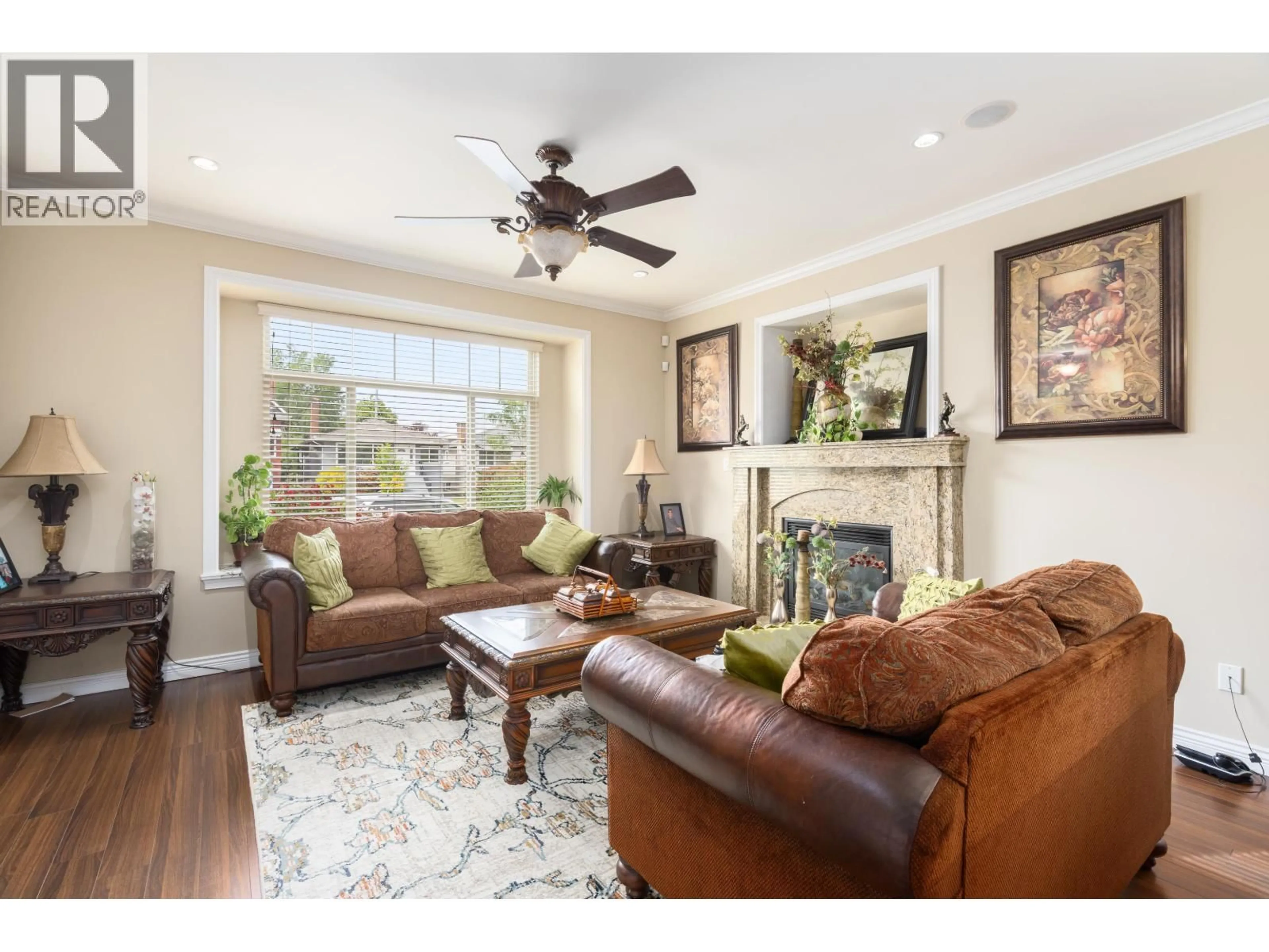 Living room with furniture, unknown for 36 54 AVENUE, Vancouver British Columbia V5X1N4