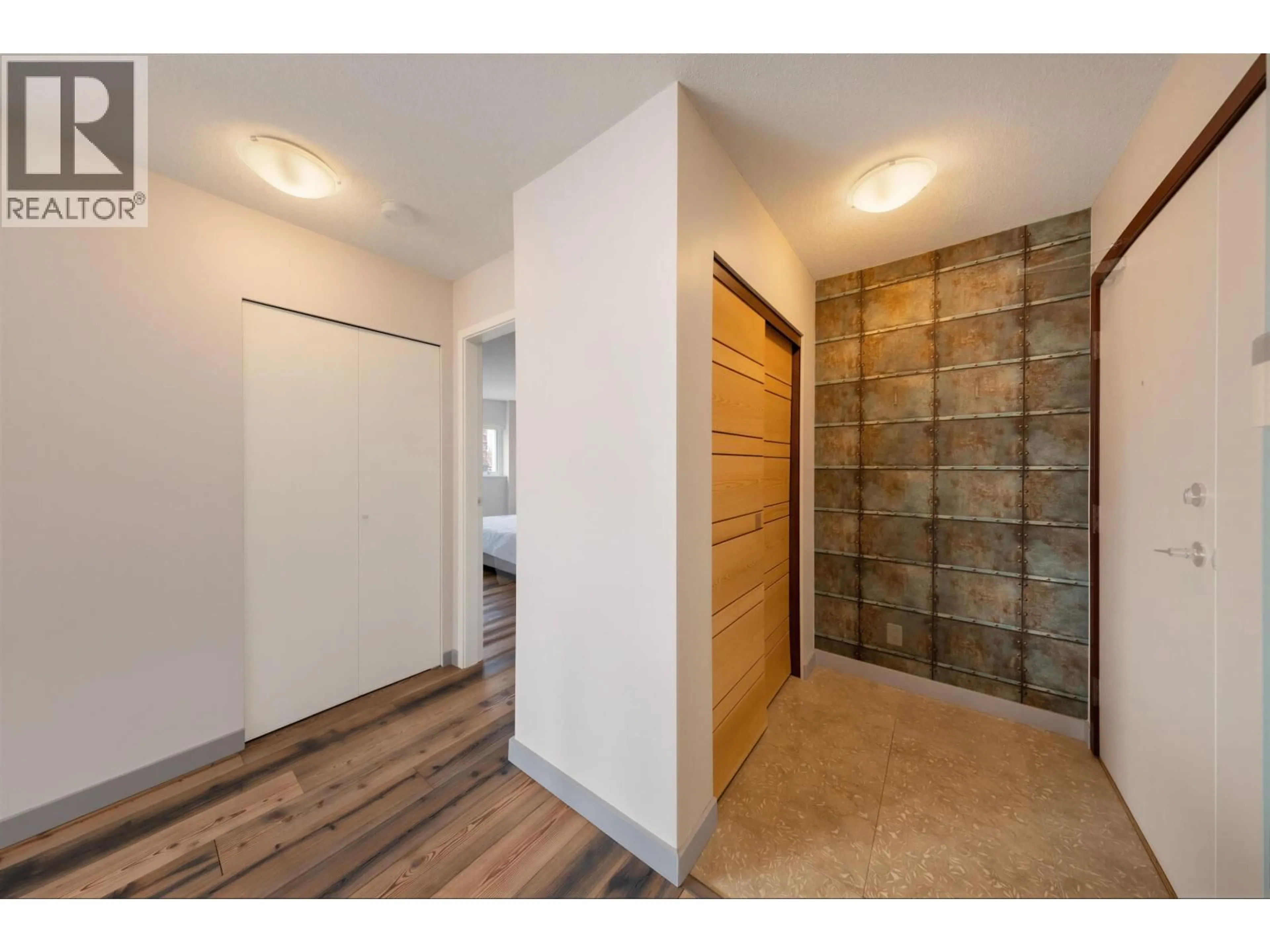 Indoor entryway for 1007 - 918 COOPERAGE WAY, Vancouver British Columbia V6B0A7
