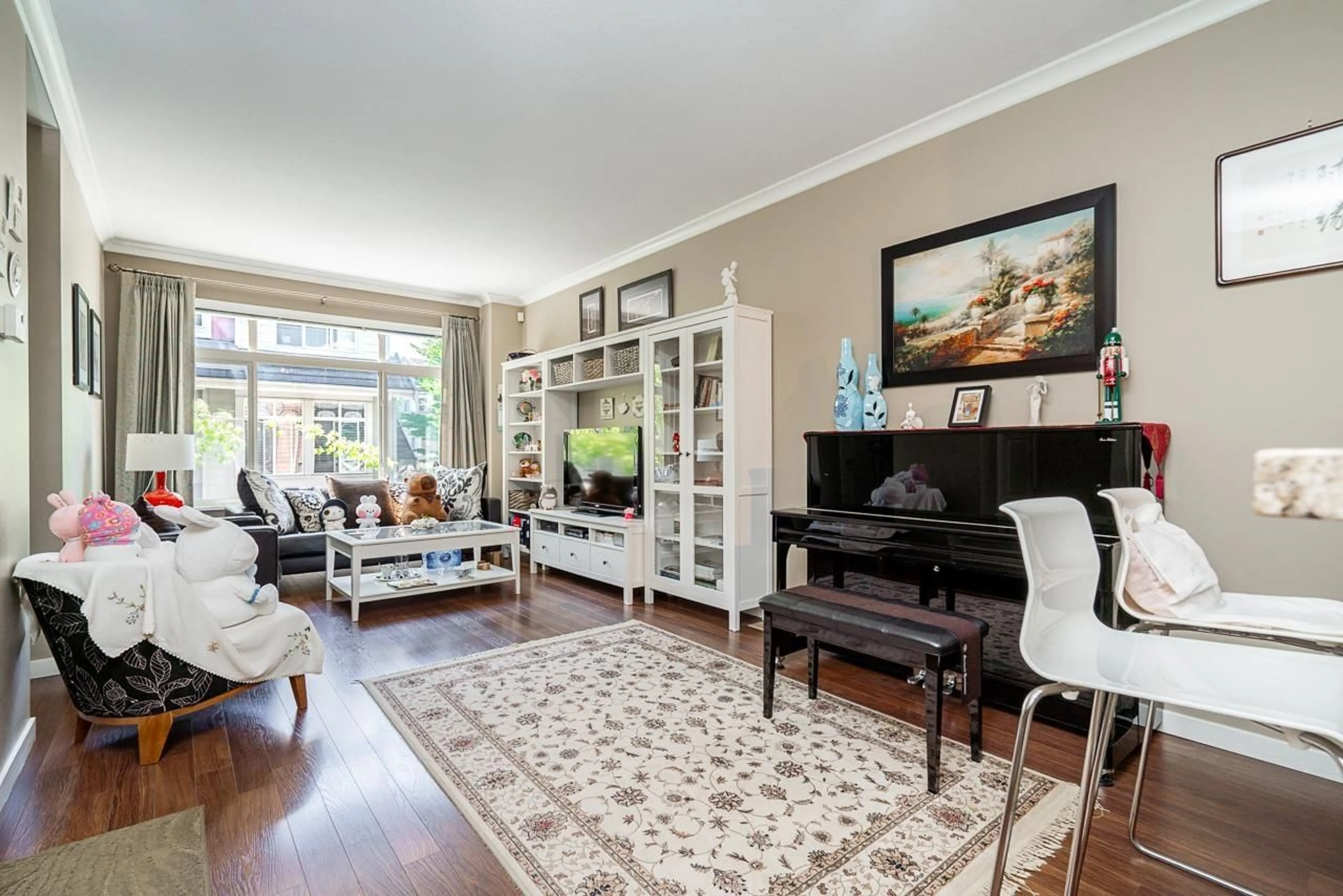 Living room with furniture, unknown for 25 - 15151 34 AVENUE, Surrey British Columbia V3S4P5