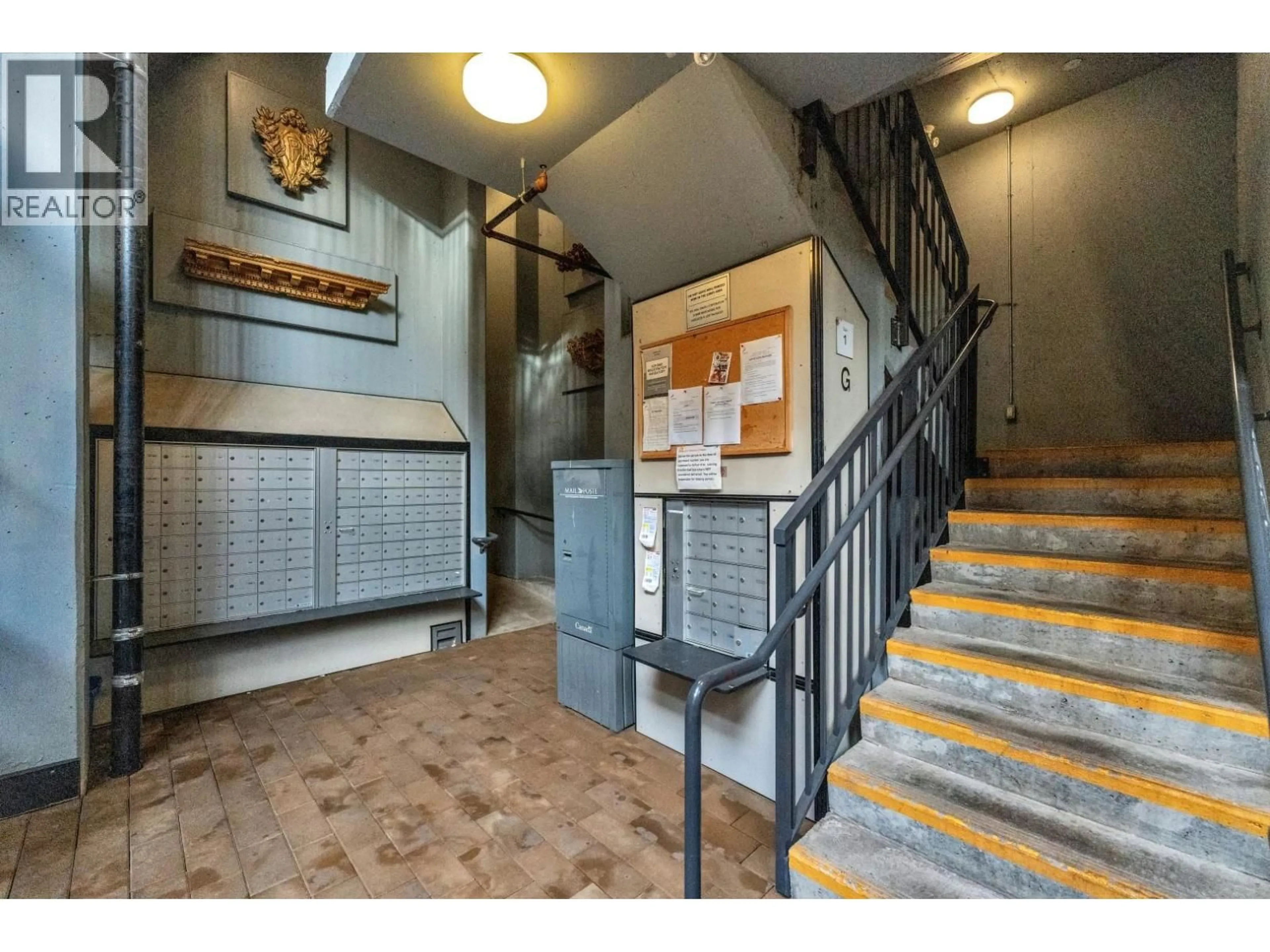 Indoor foyer for 404 - 138 HASTINGS STREET, Vancouver British Columbia V6A1N4