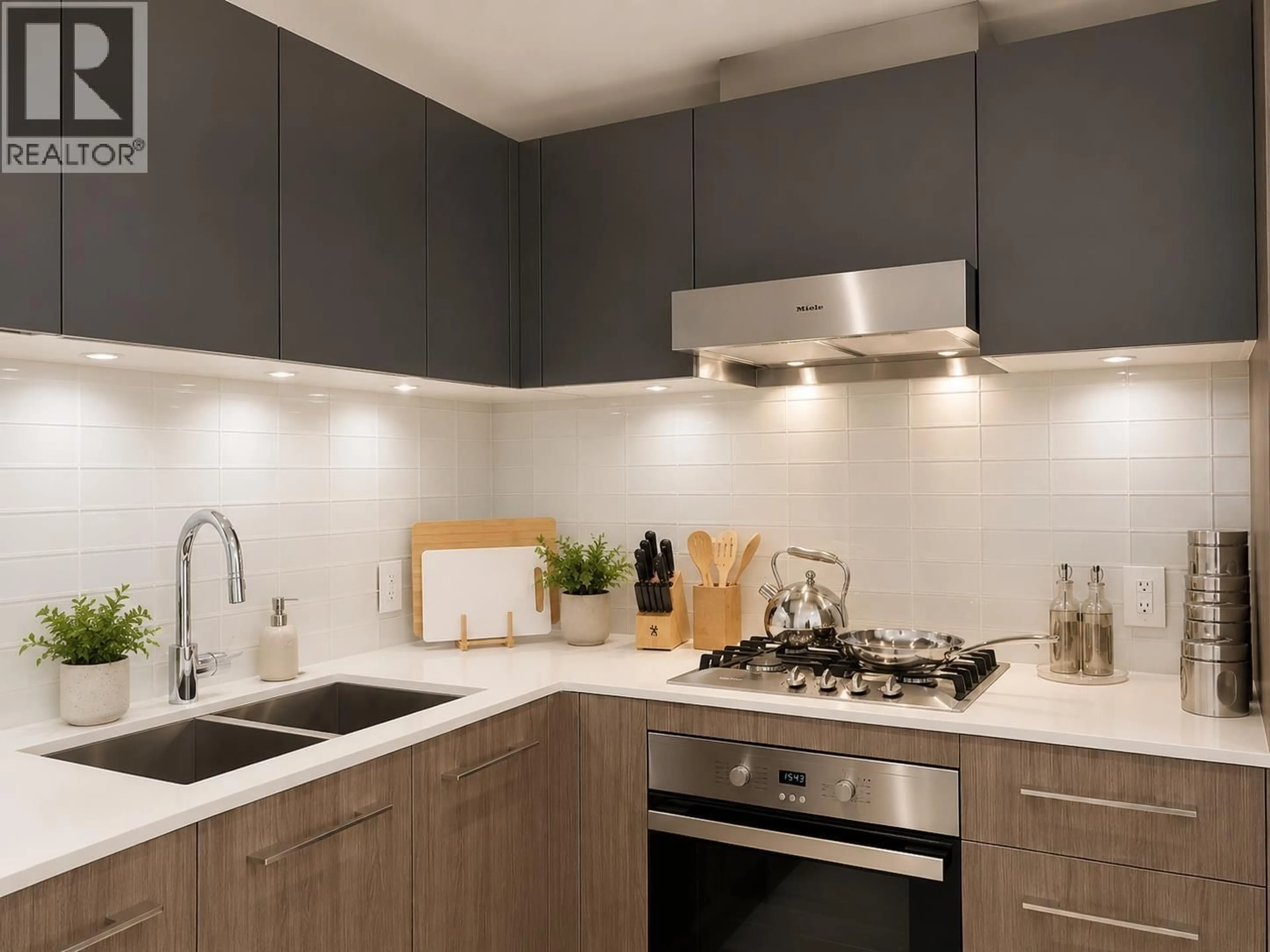 Standard kitchen, unknown for 510 - 2220 KINGSWAY, Vancouver British Columbia V5N2T7