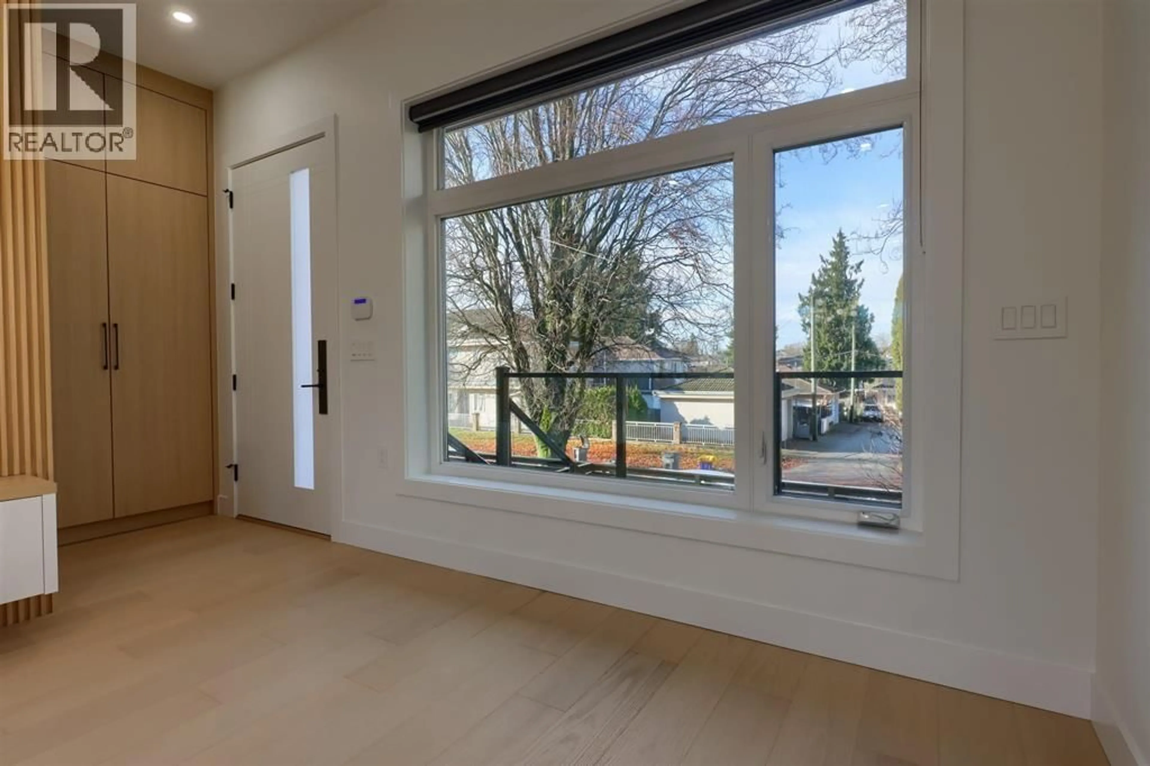 Indoor foyer for 4670 TODD STREET, Vancouver British Columbia V5R3P8