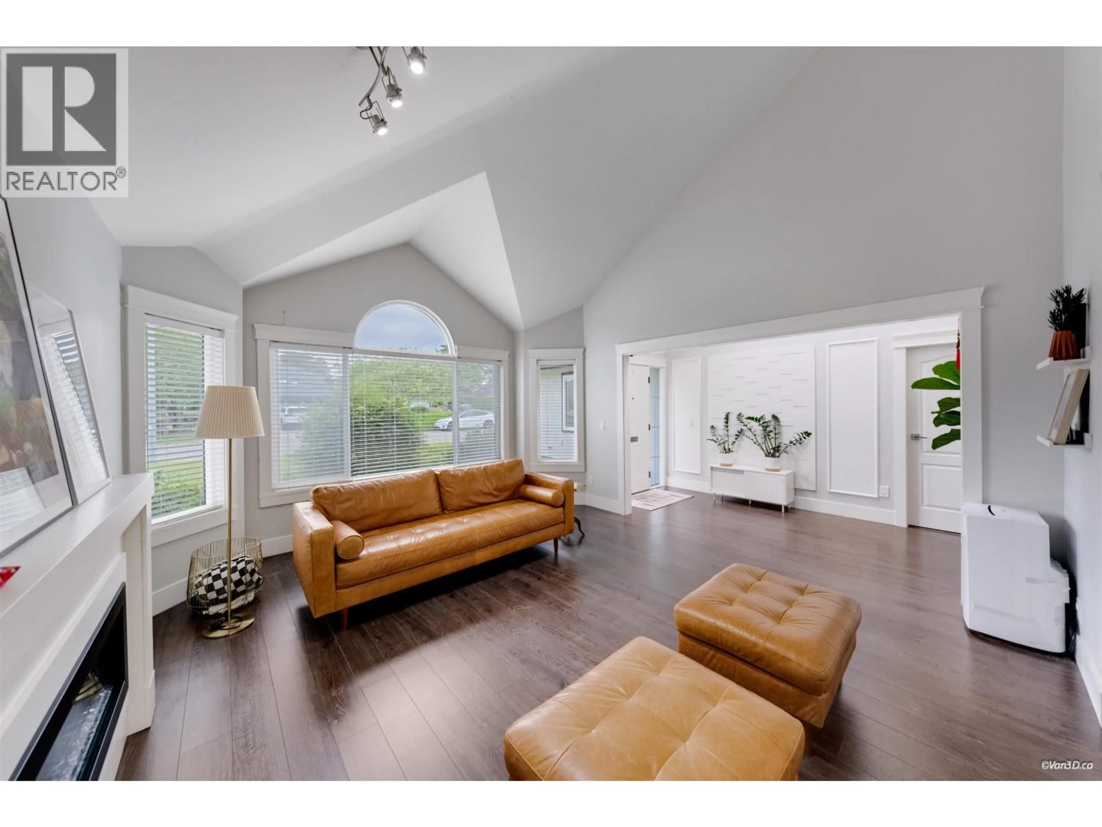Living room with furniture, unknown for 6288 CRESCENT PLACE, Delta British Columbia V4K4V2