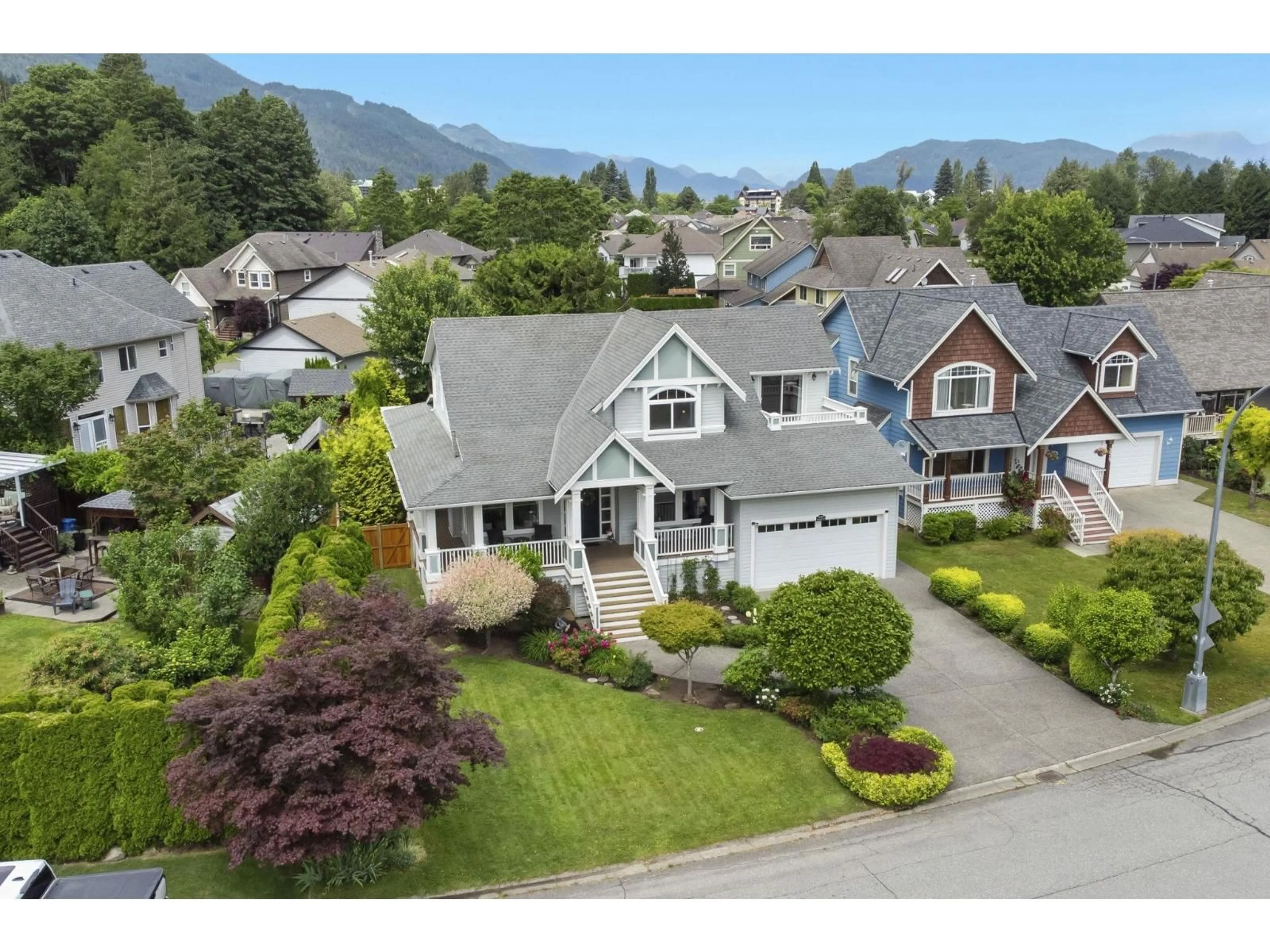 A pic from outside/outdoor area/front of a property/back of a property/a pic from drone, mountain view for 237 BALSAM AVENUE, Harrison Hot Springs British Columbia V0M1K0