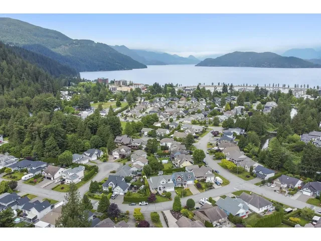 237 BALSAM AVENUE, Harrison Hot Springs 3