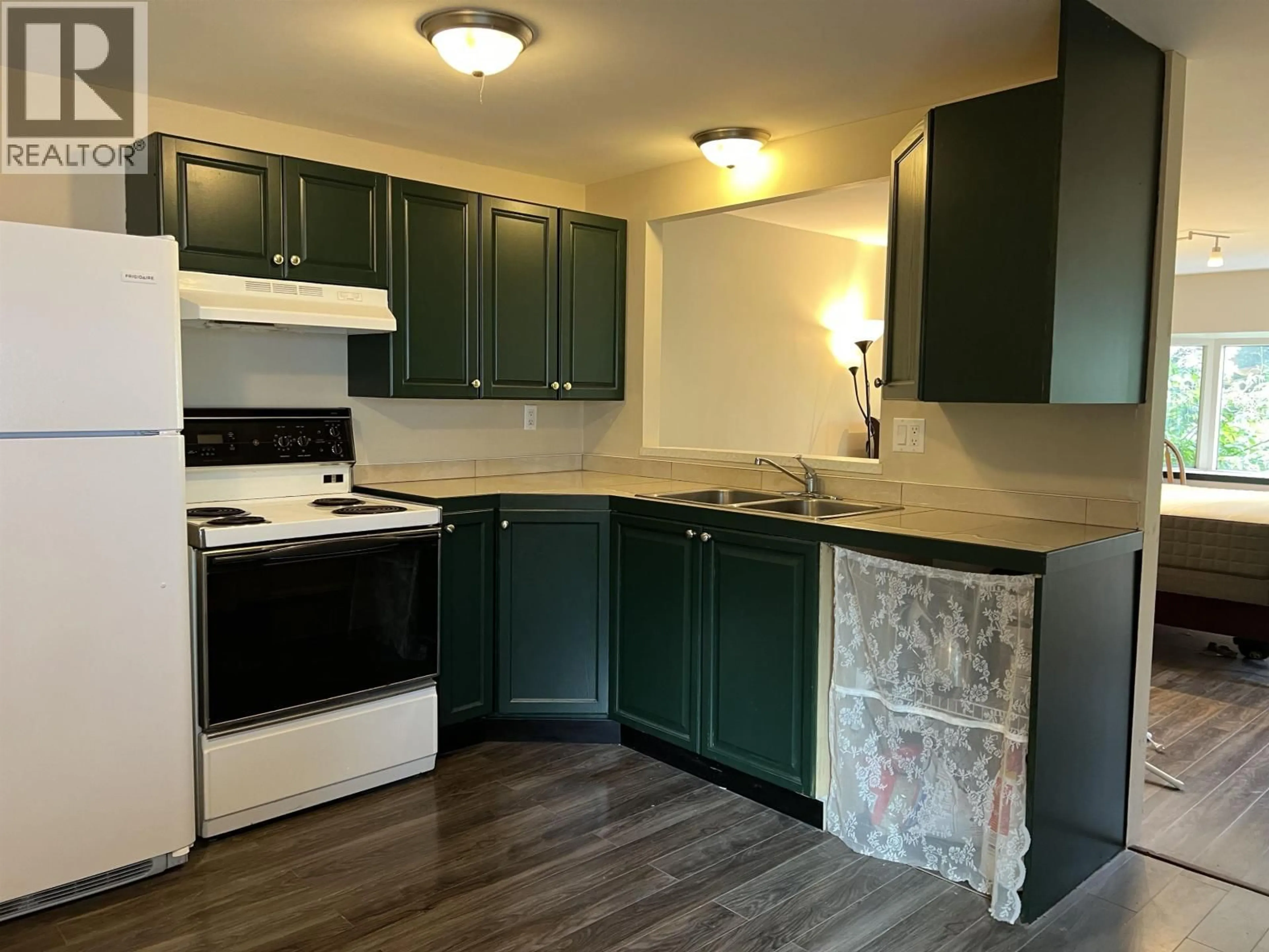 Standard kitchen, unknown for 20 - 5288 SELMA PARK ROAD, Sechelt British Columbia V7Z0C2