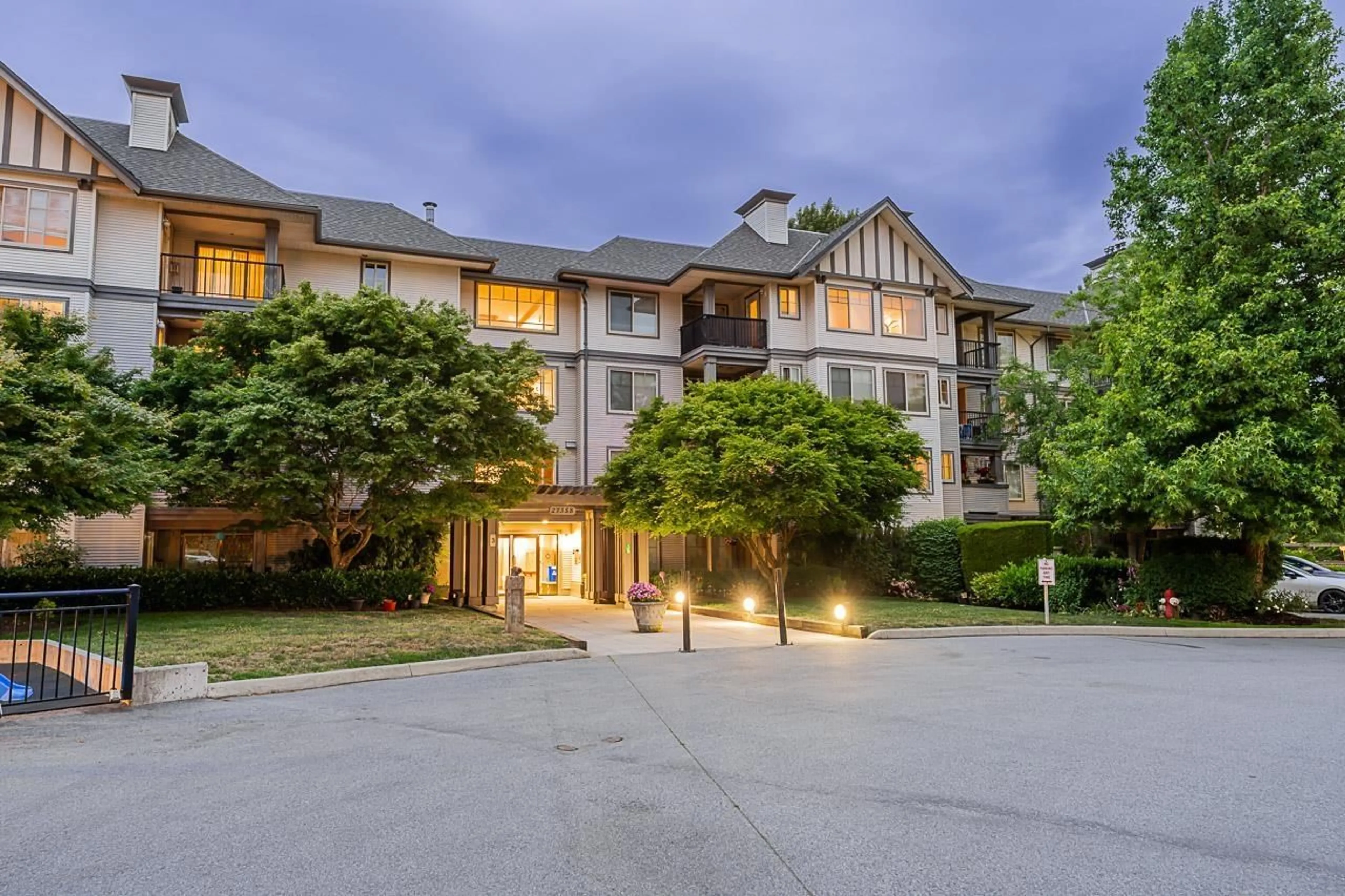 Indoor foyer for 136 - 27358 32 AVENUE, Langley British Columbia V4W3M5