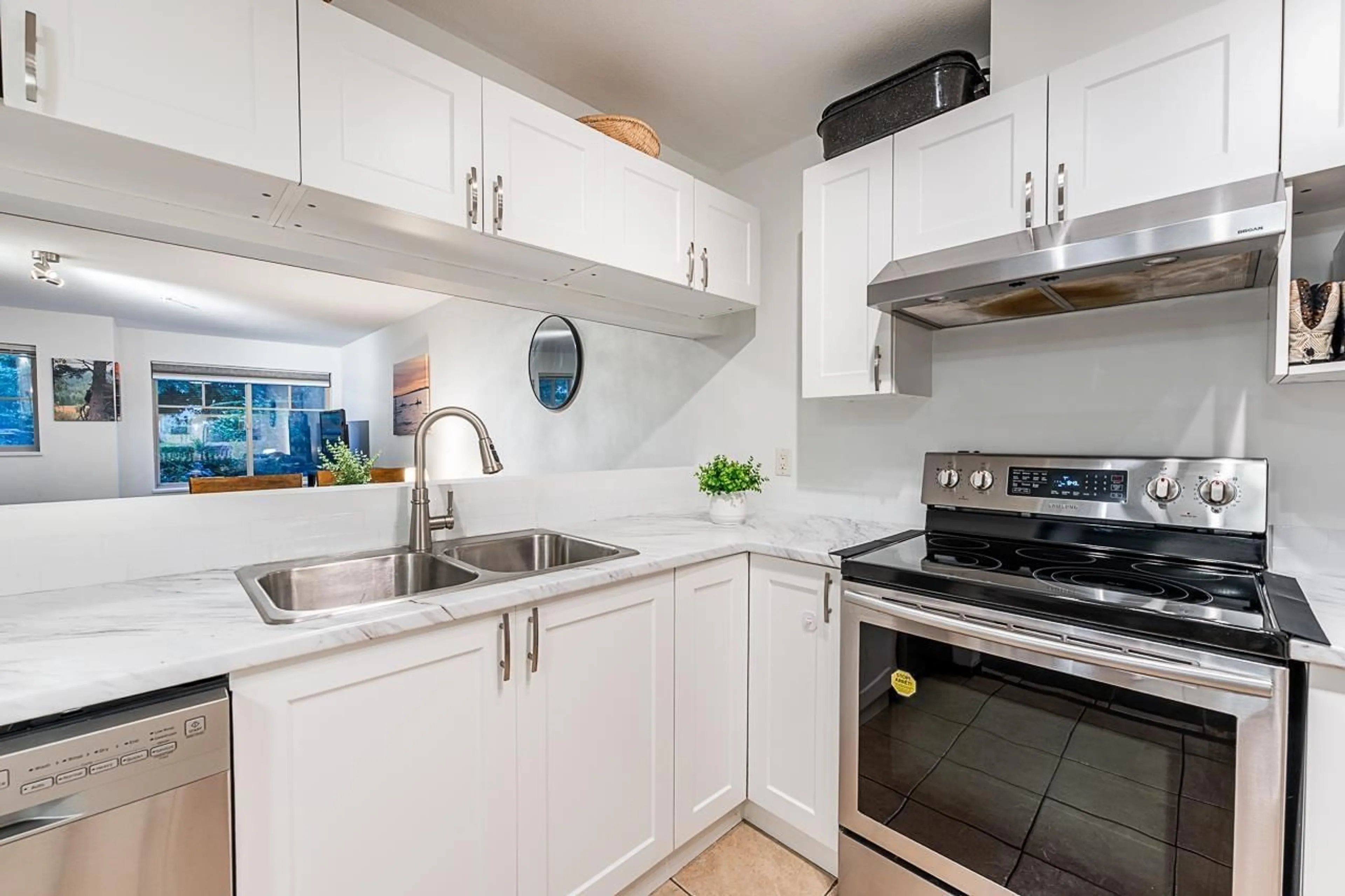 Standard kitchen, unknown for 136 - 27358 32 AVENUE, Langley British Columbia V4W3M5