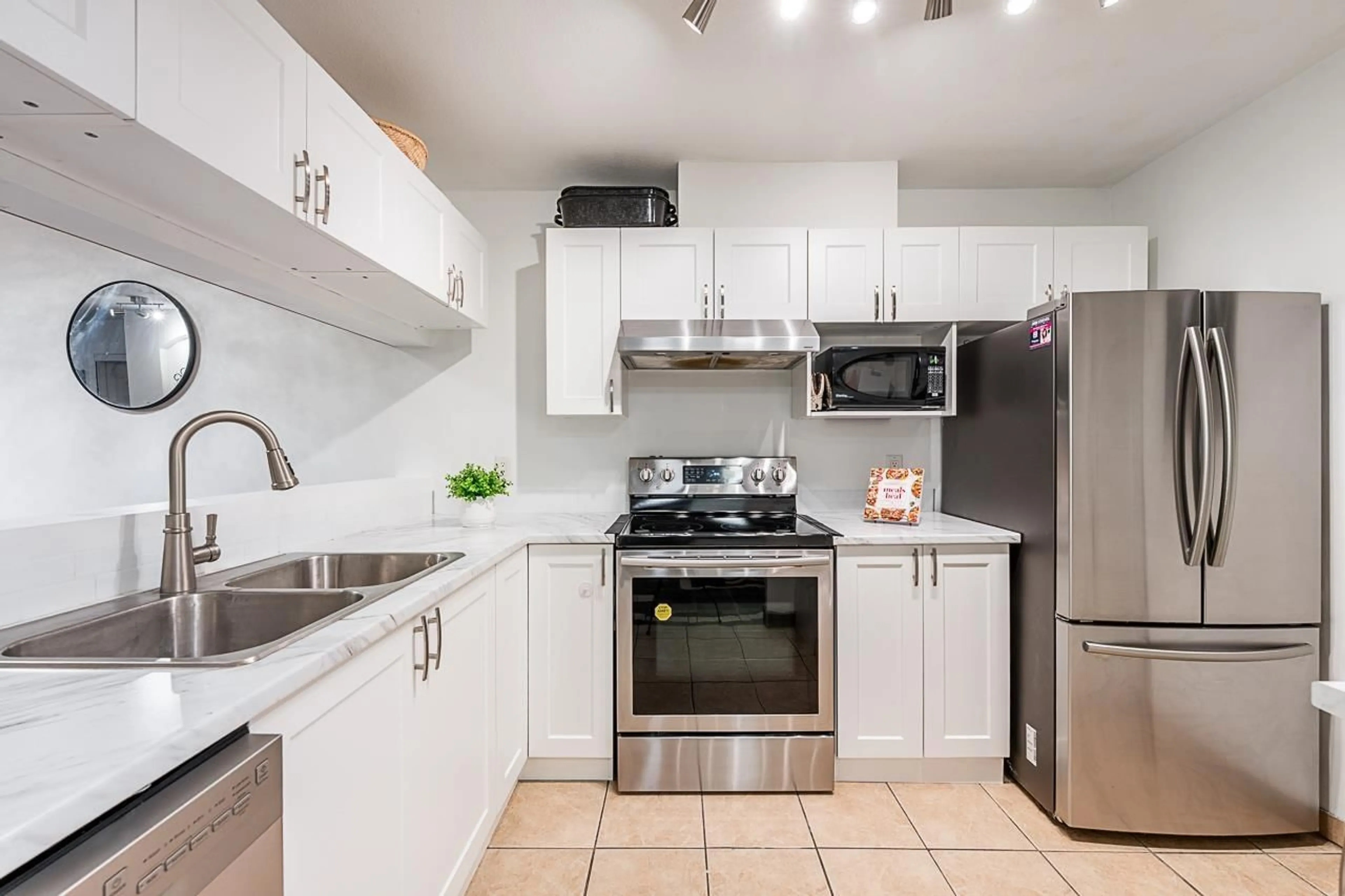 Standard kitchen, unknown for 136 - 27358 32 AVENUE, Langley British Columbia V4W3M5