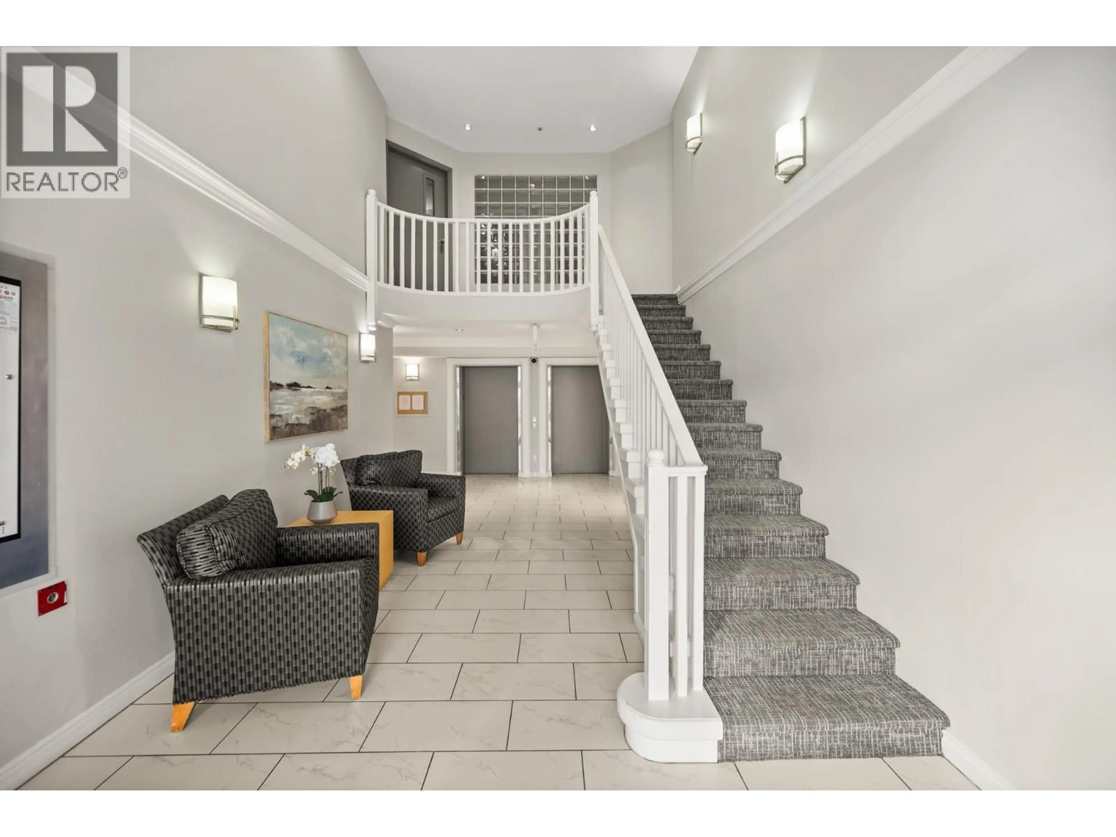 Indoor foyer for 209 - 2975 PRINCESS CRESCENT, Coquitlam British Columbia V3B7N3