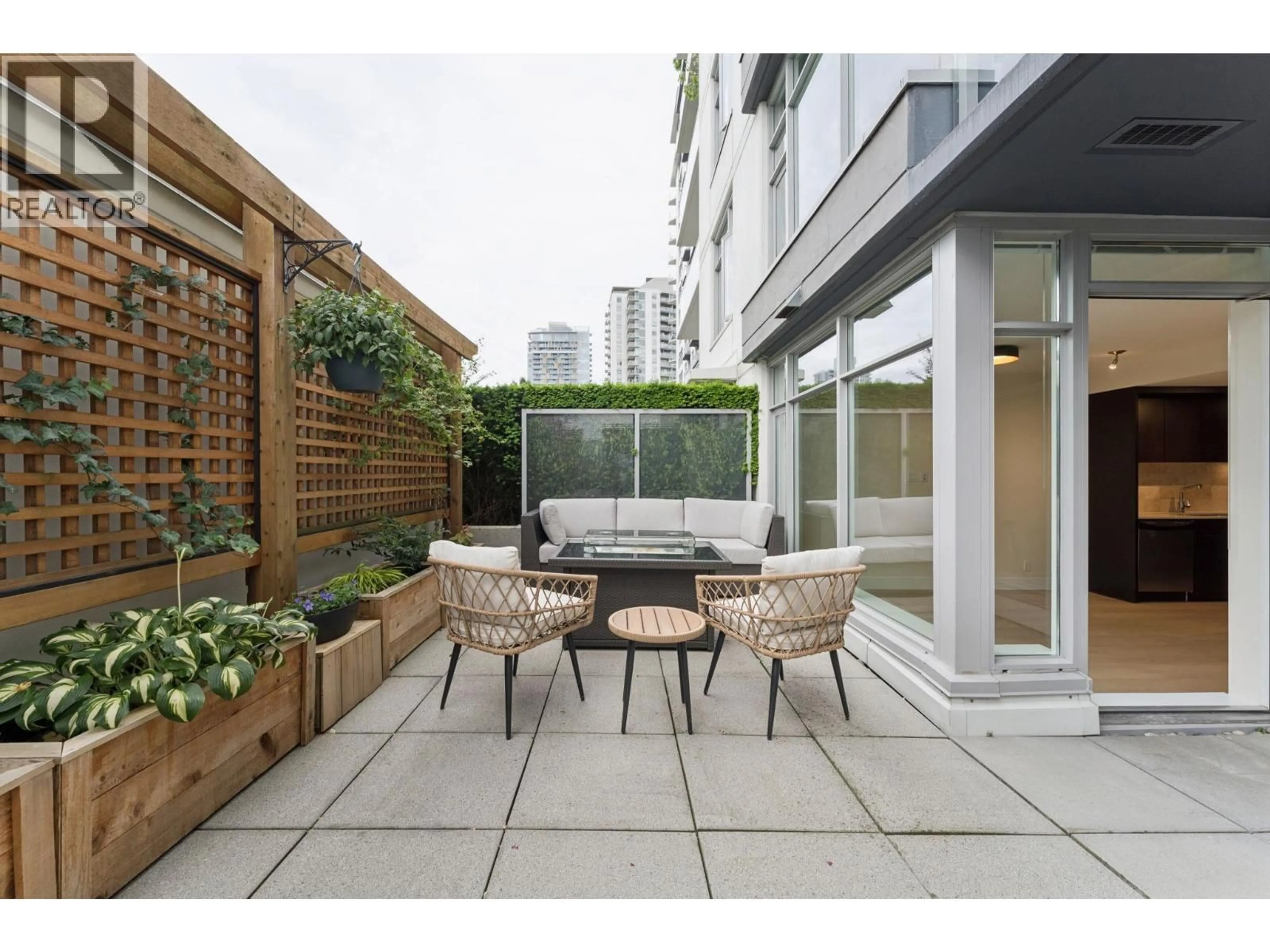 Patio, street for 306 - 1320 CHESTERFIELD AVENUE, North Vancouver British Columbia V7M0A6