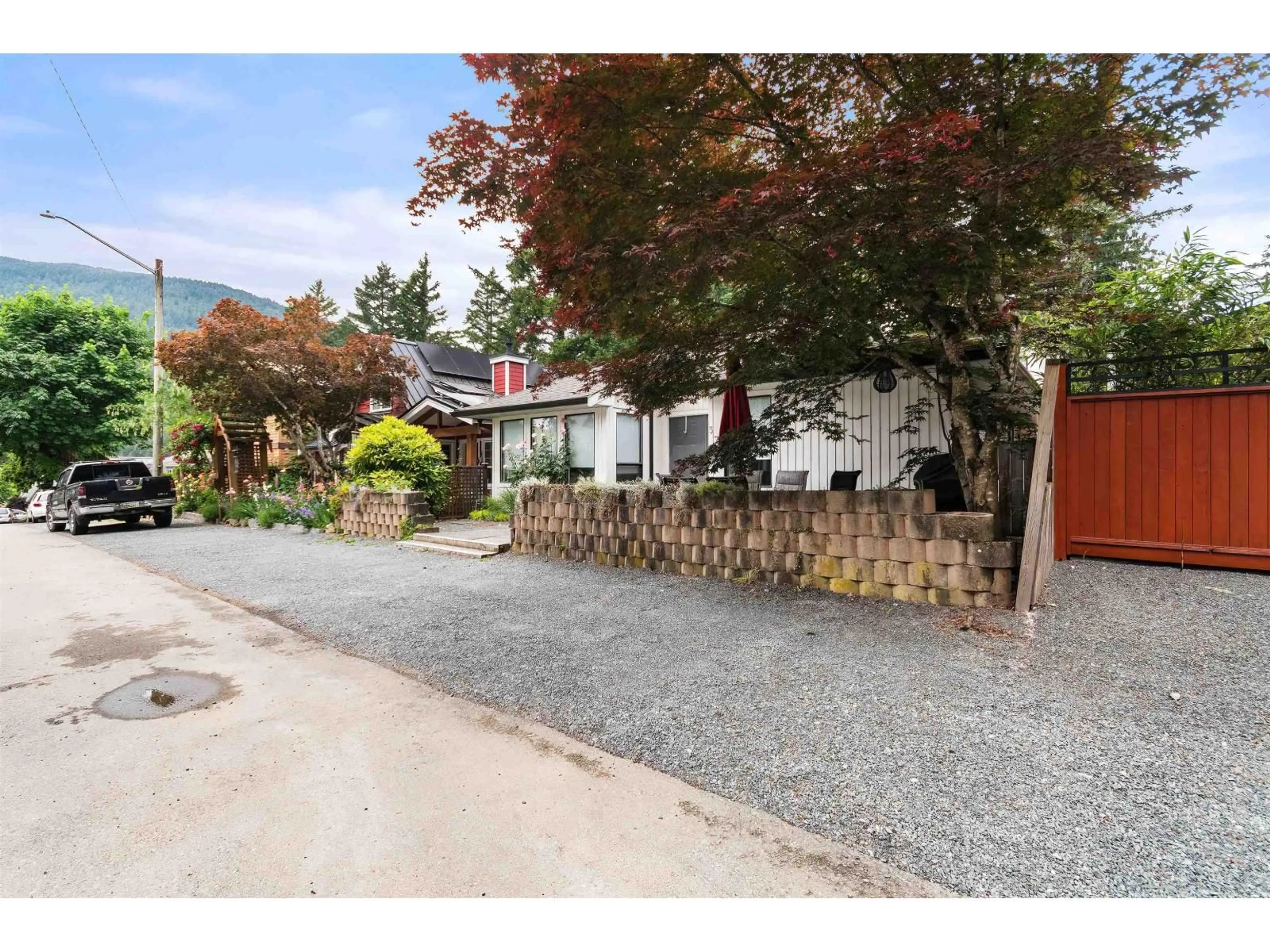 A pic from outside/outdoor area/front of a property/back of a property/a pic from drone, street for 372 CEDAR STREET, Cultus Lake British Columbia V2R4Z1