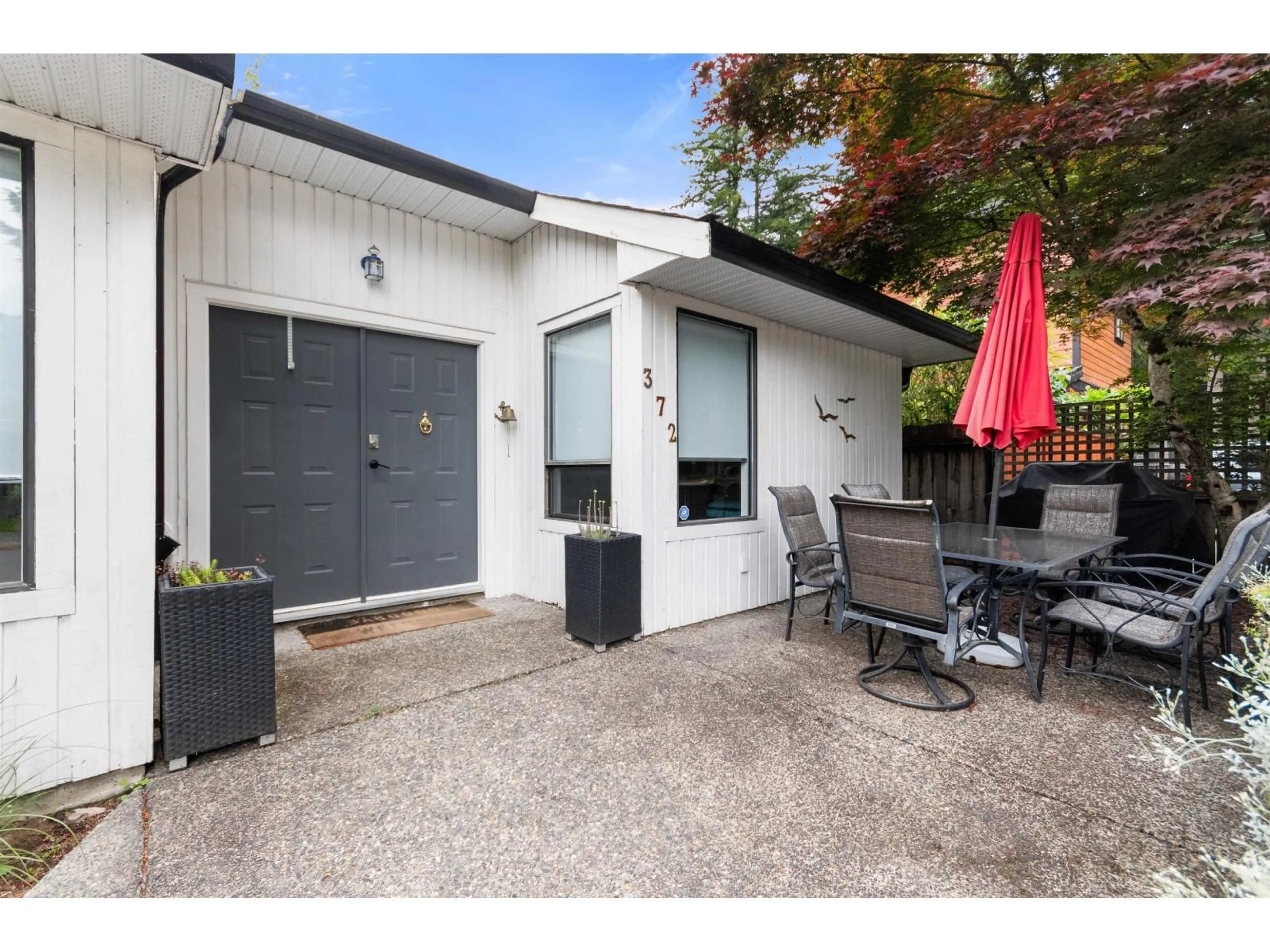 Patio, street for 372 CEDAR STREET, Cultus Lake British Columbia V2R4Z1