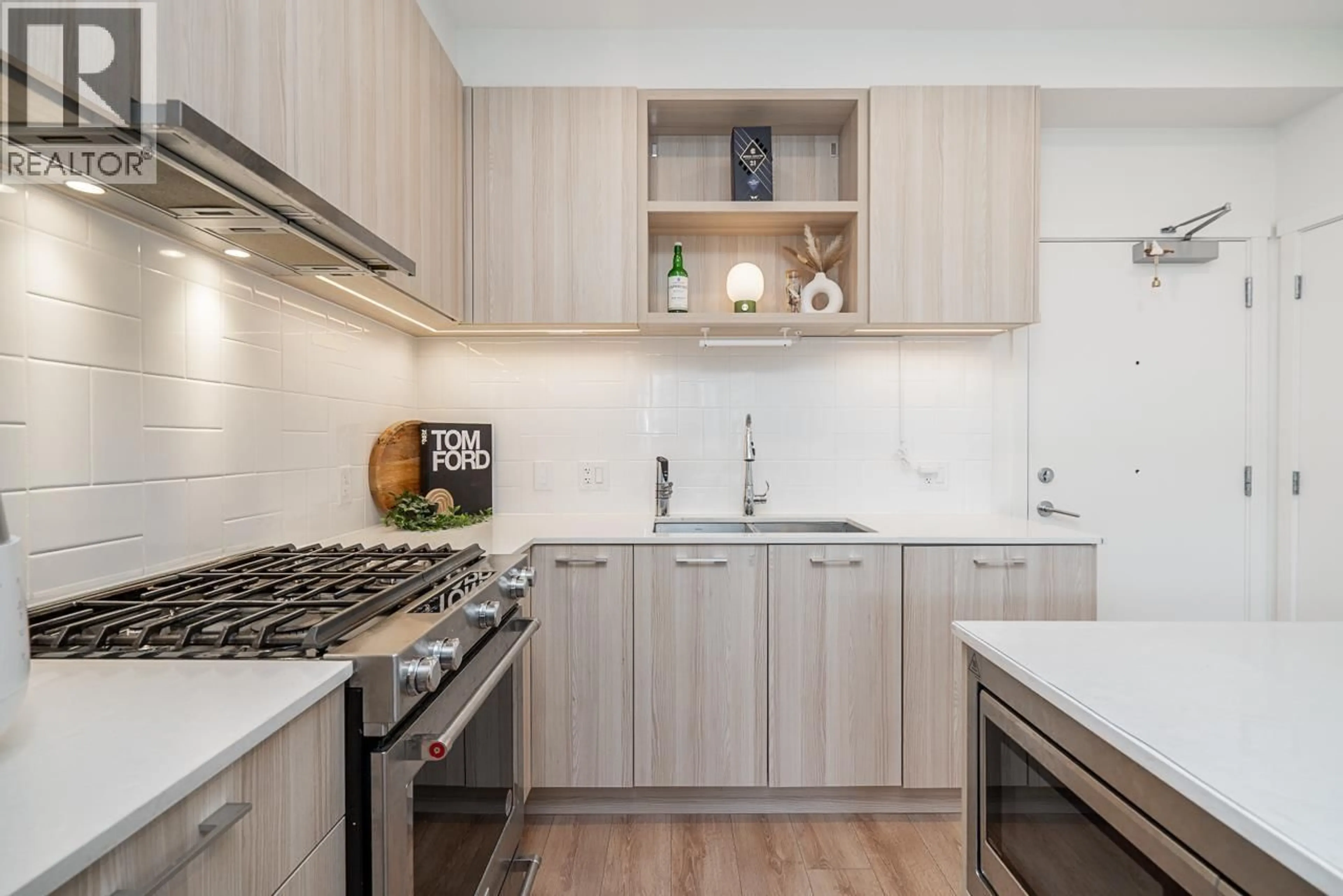 Contemporary kitchen, unknown for 505 - 741 ANSKAR COURT, Coquitlam British Columbia V3J4J3