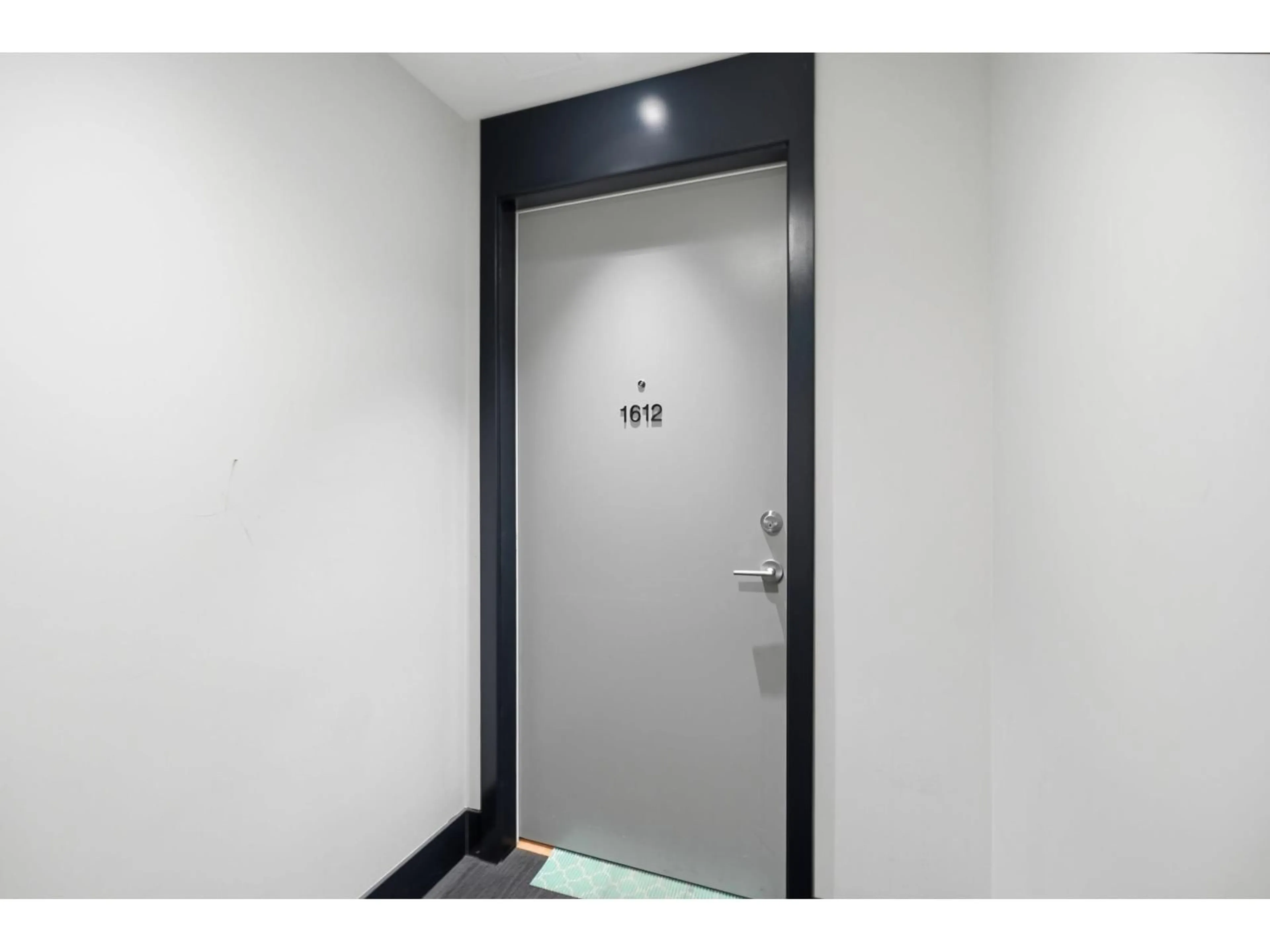 Indoor foyer for 1612 - 10626 CITY PARKWAY, Surrey British Columbia V3T0S3