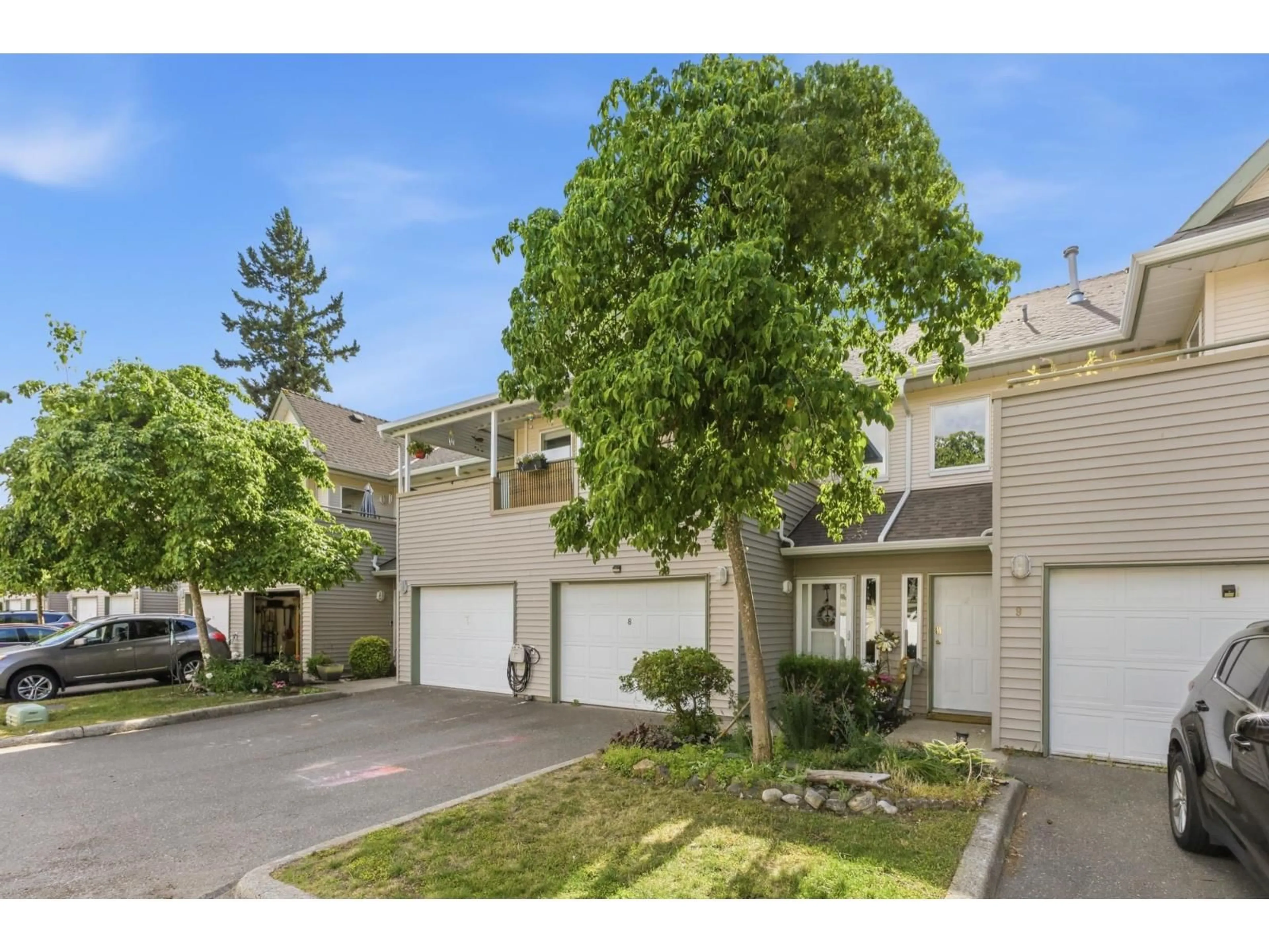 A pic from outside/outdoor area/front of a property/back of a property/a pic from drone, street for 8 - 9470 HAZEL STREET, Chilliwack British Columbia V2P5N1