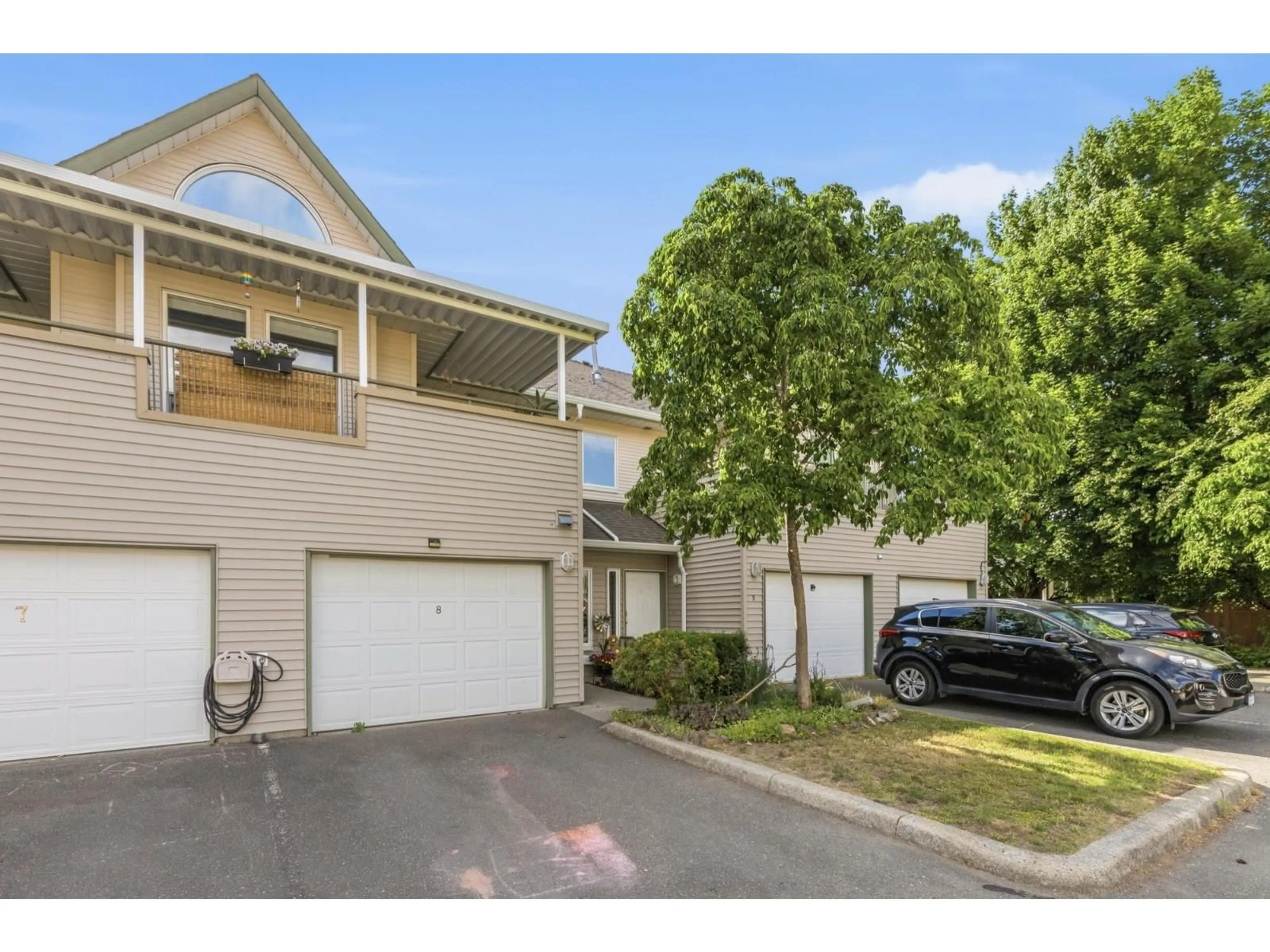A pic from outside/outdoor area/front of a property/back of a property/a pic from drone, street for 8 - 9470 HAZEL STREET, Chilliwack British Columbia V2P5N1