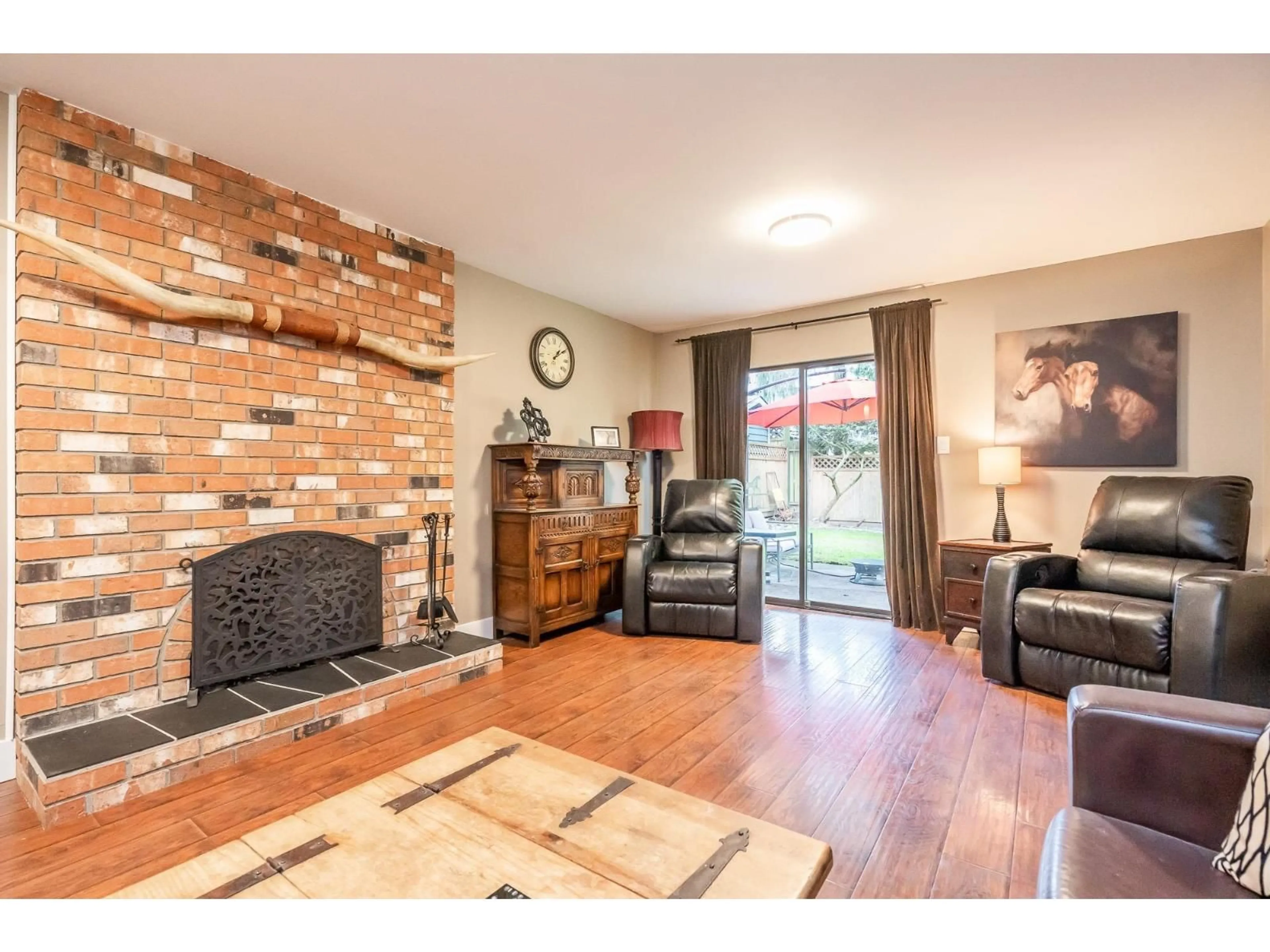 Living room with furniture, wood/laminate floor for 6811 BAKER ROAD, Delta British Columbia V4E2T8