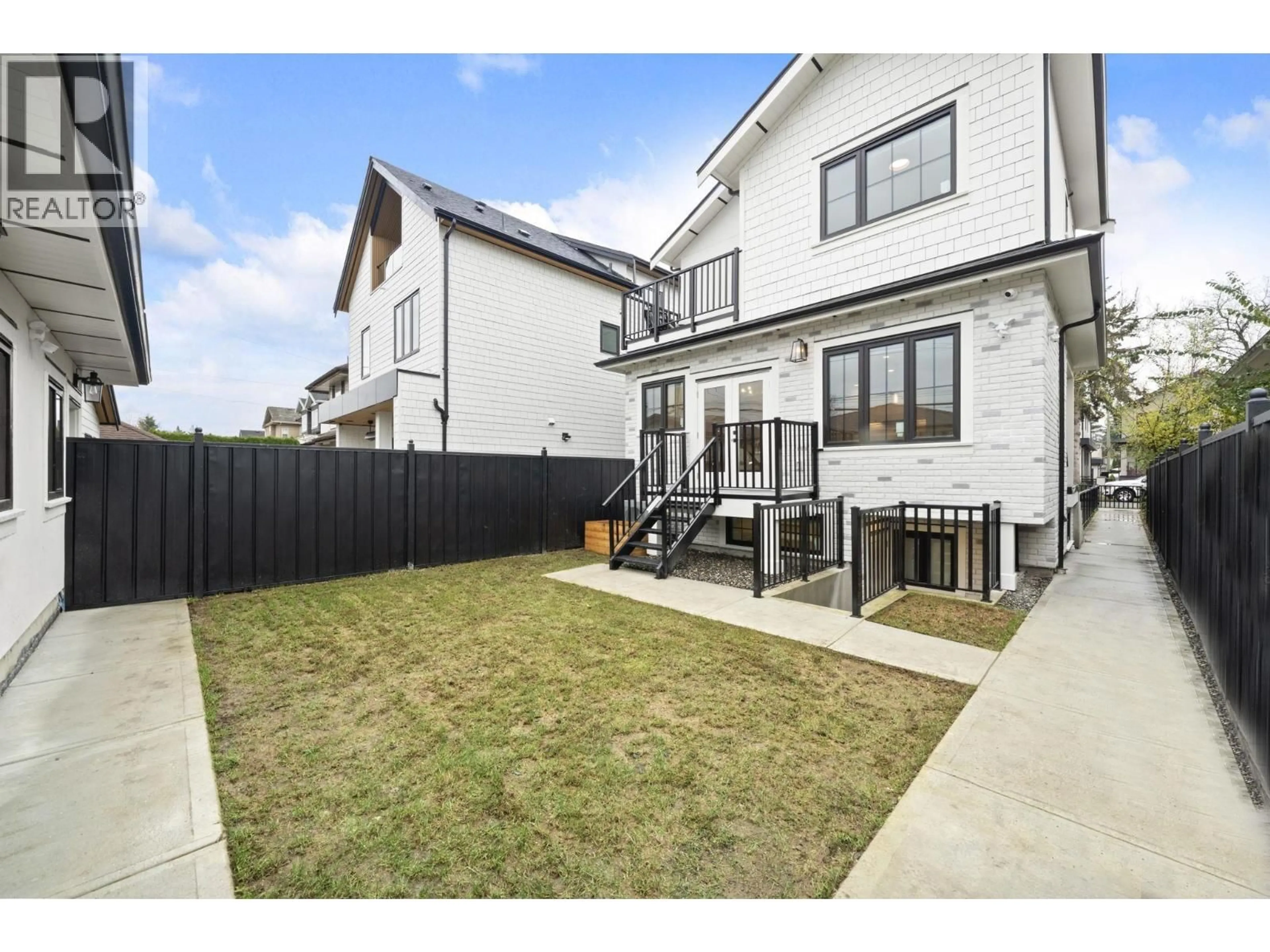 A pic from outside/outdoor area/front of a property/back of a property/a pic from drone, street for 2793 21ST AVENUE, Vancouver British Columbia V6L1K4