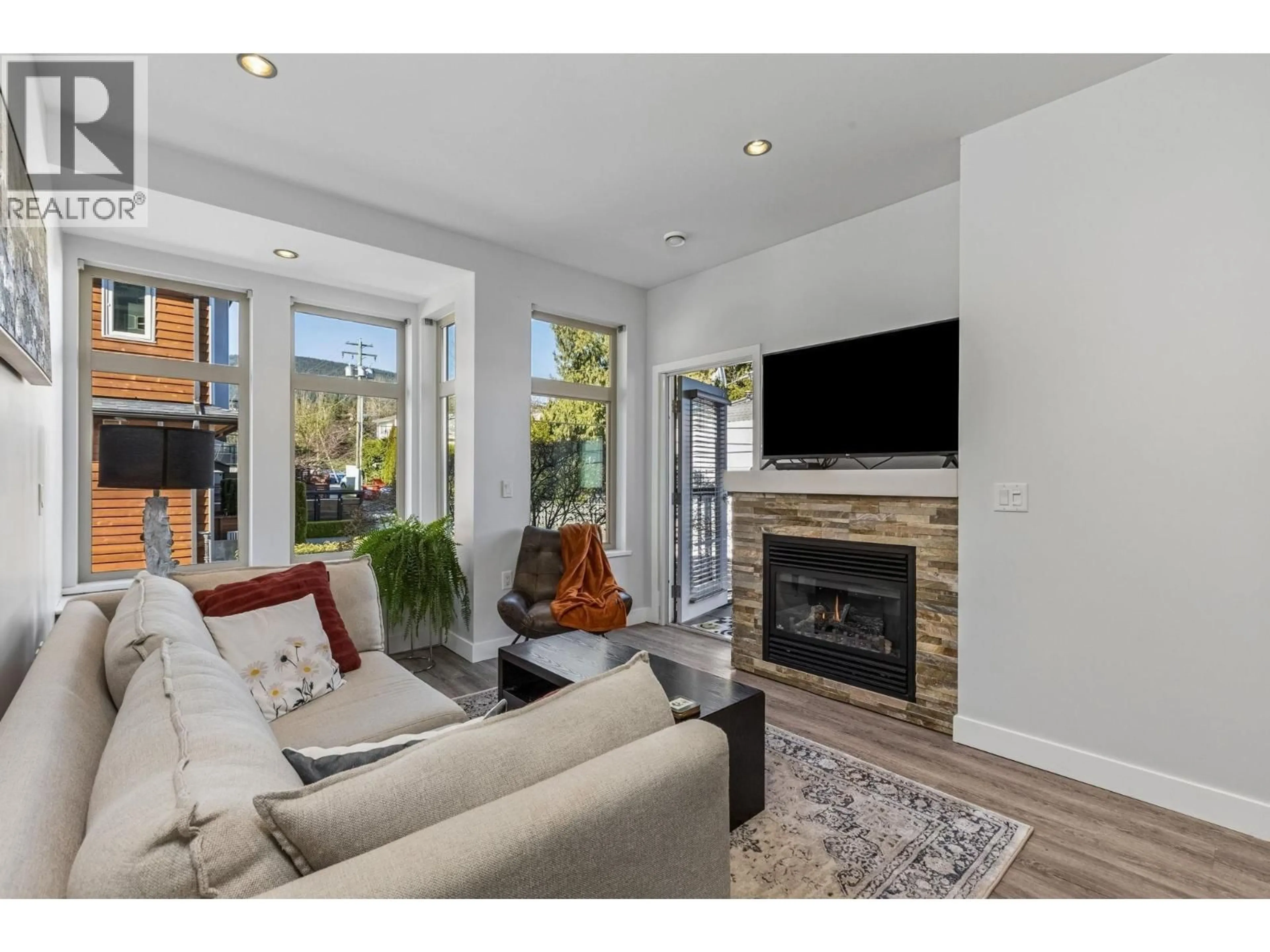 Living room with furniture, unknown for 207 - 116 23RD STREET, North Vancouver British Columbia V7M2A9