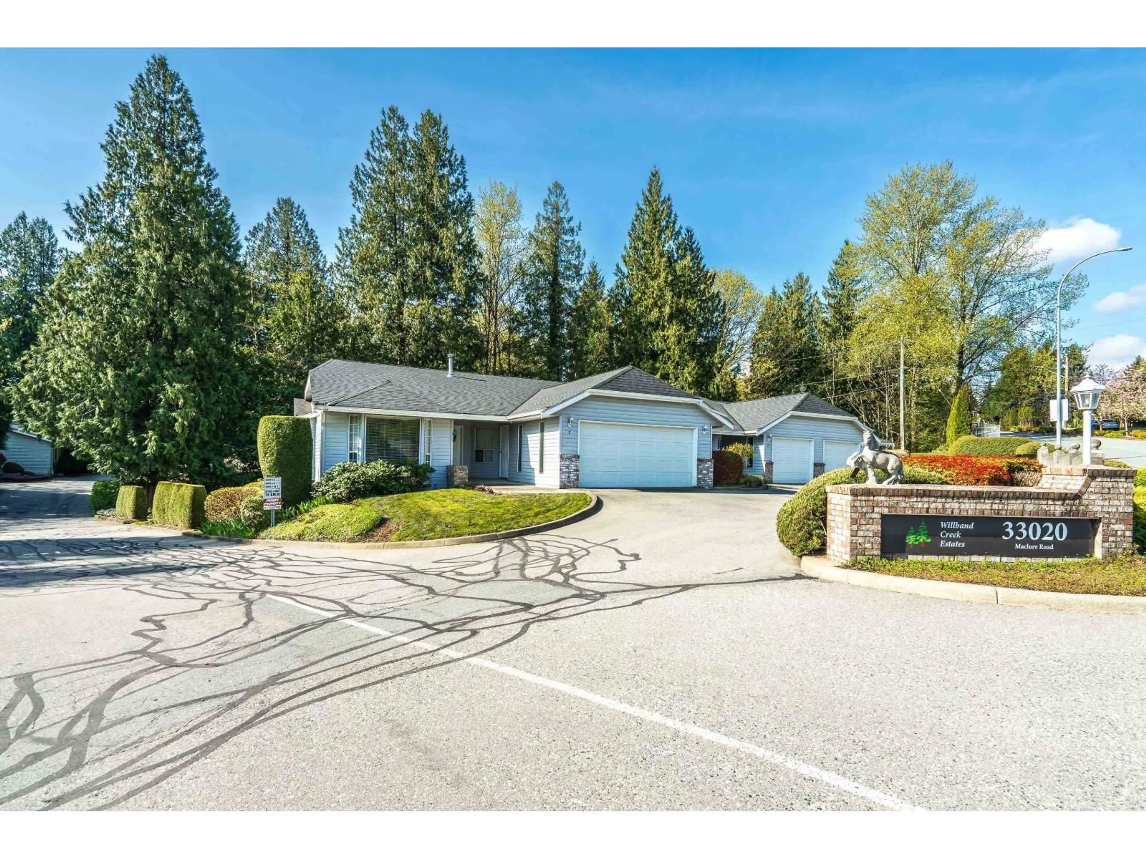 A pic from outside/outdoor area/front of a property/back of a property/a pic from drone, unknown for 25 - 33020 MACLURE ROAD, Abbotsford British Columbia V2S7J6
