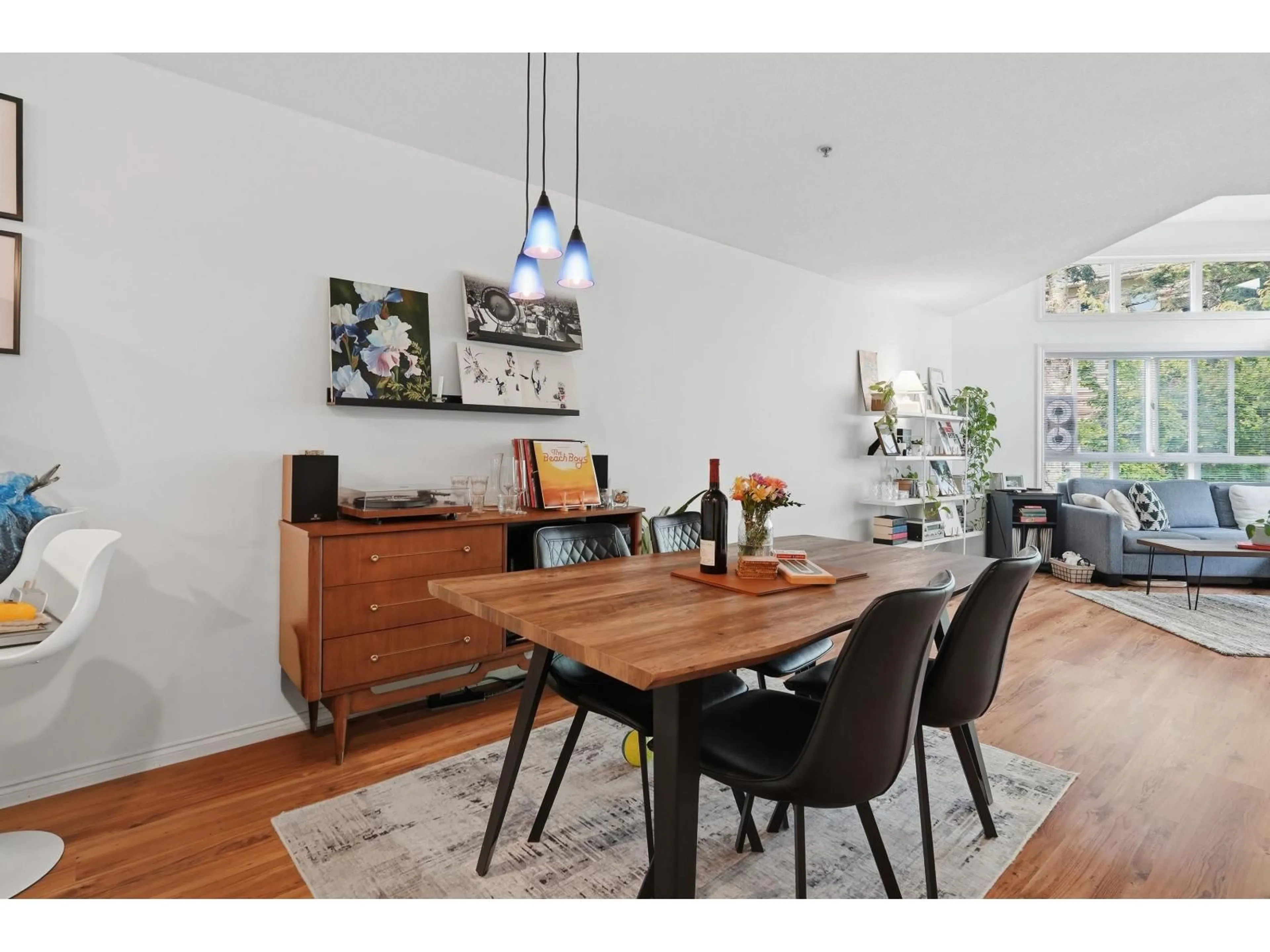 Dining room, wood/laminate floor for 309 - 15342 20 AVENUE, Surrey British Columbia V4A2A2
