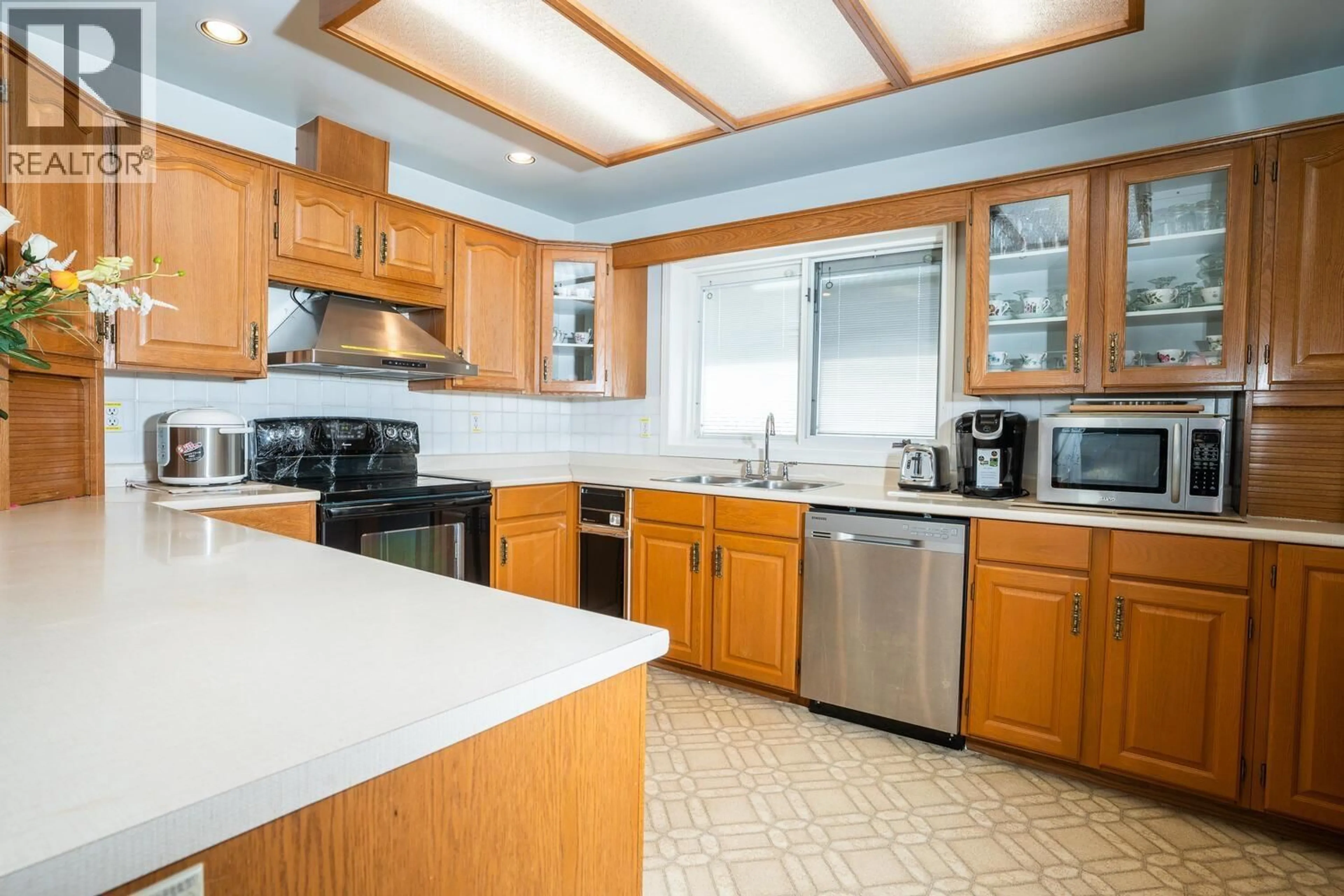 Standard kitchen, ceramic/tile floor for 4835 59A STREET, Delta British Columbia V4K4L5