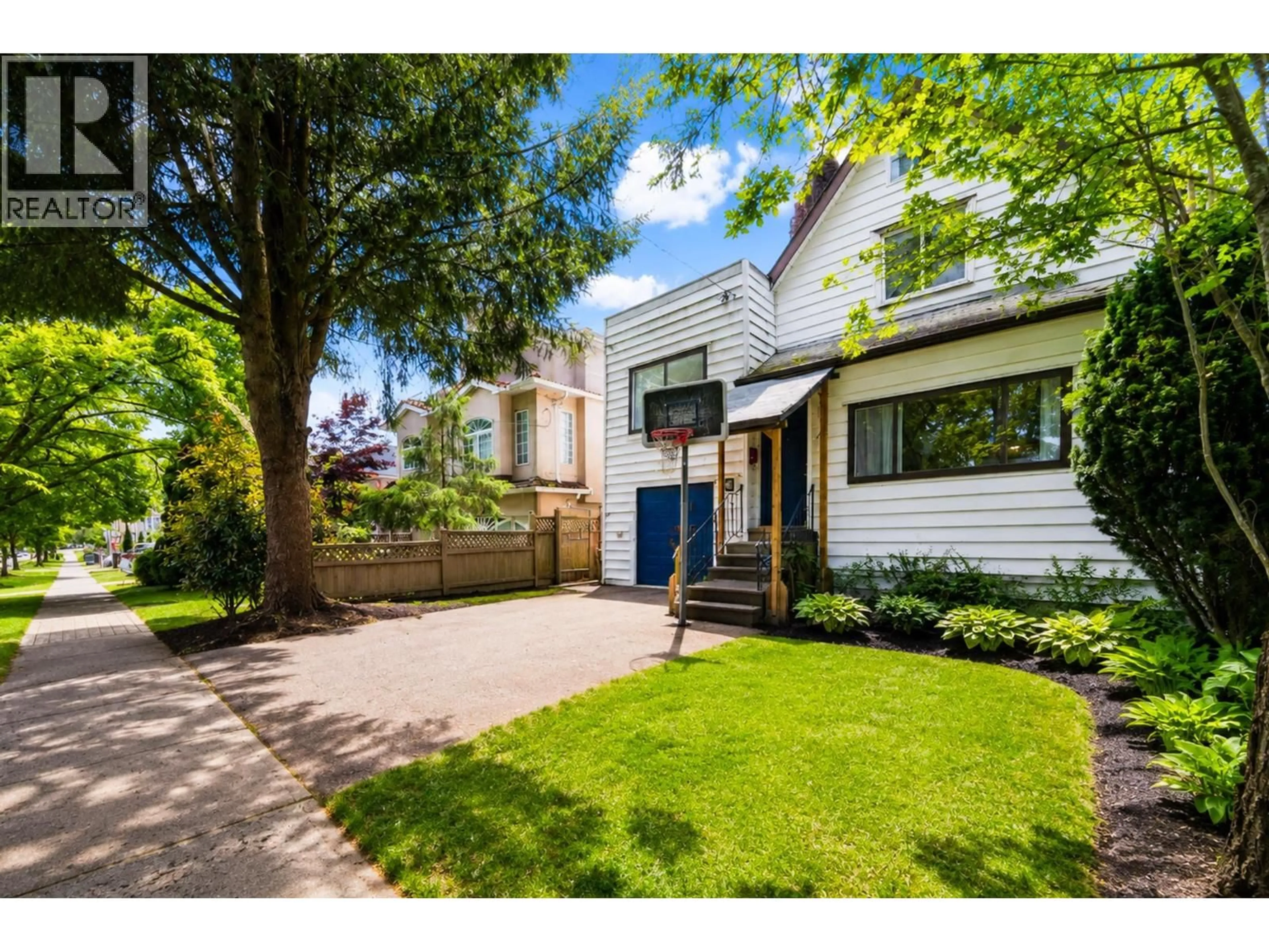 A pic from outside/outdoor area/front of a property/back of a property/a pic from drone, street for 4711 GOTHARD STREET, Vancouver British Columbia V5R3L1