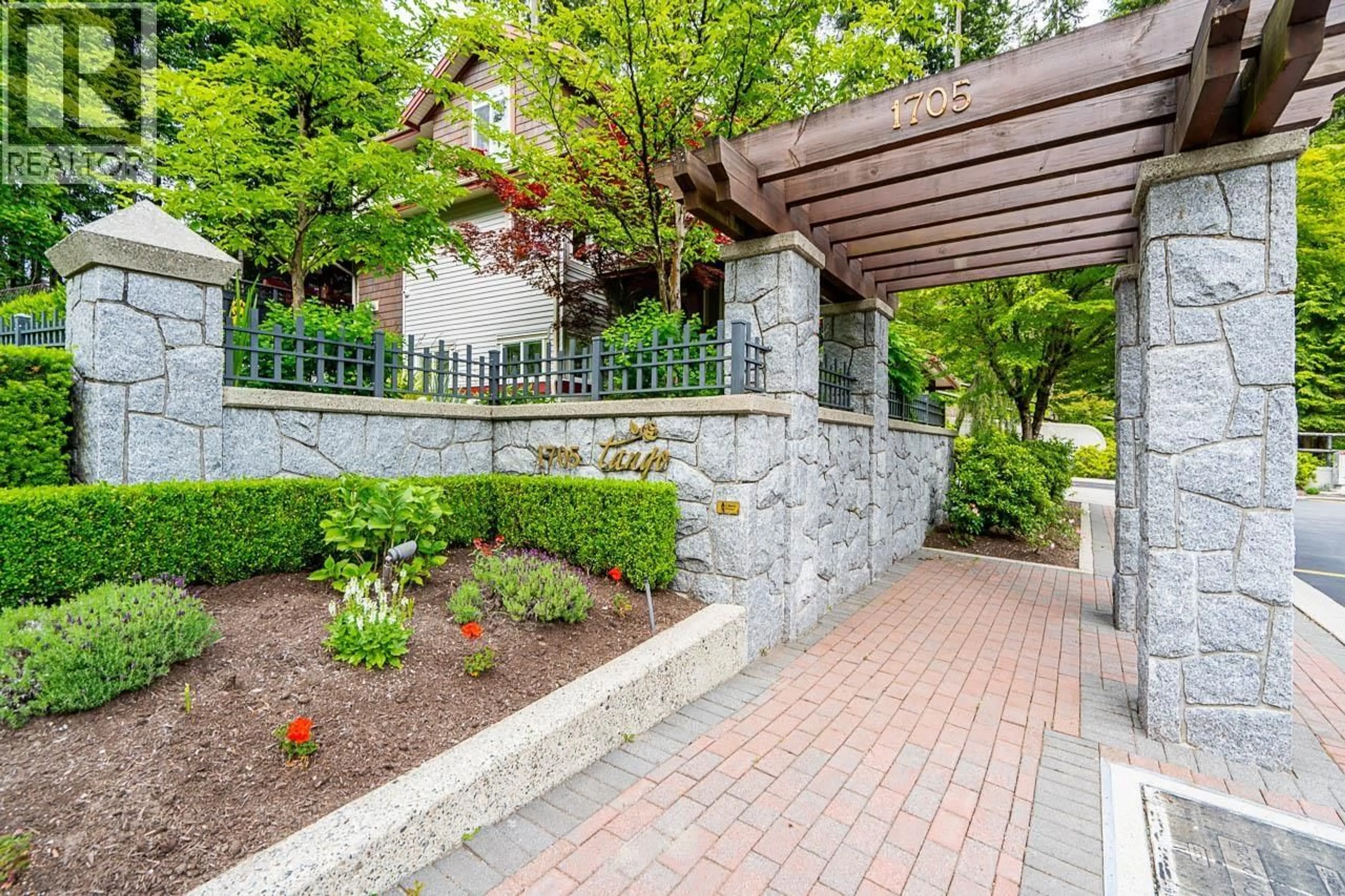 Patio, street for 25 - 1705 PARKWAY BOULEVARD, Coquitlam British Columbia V3E3T3