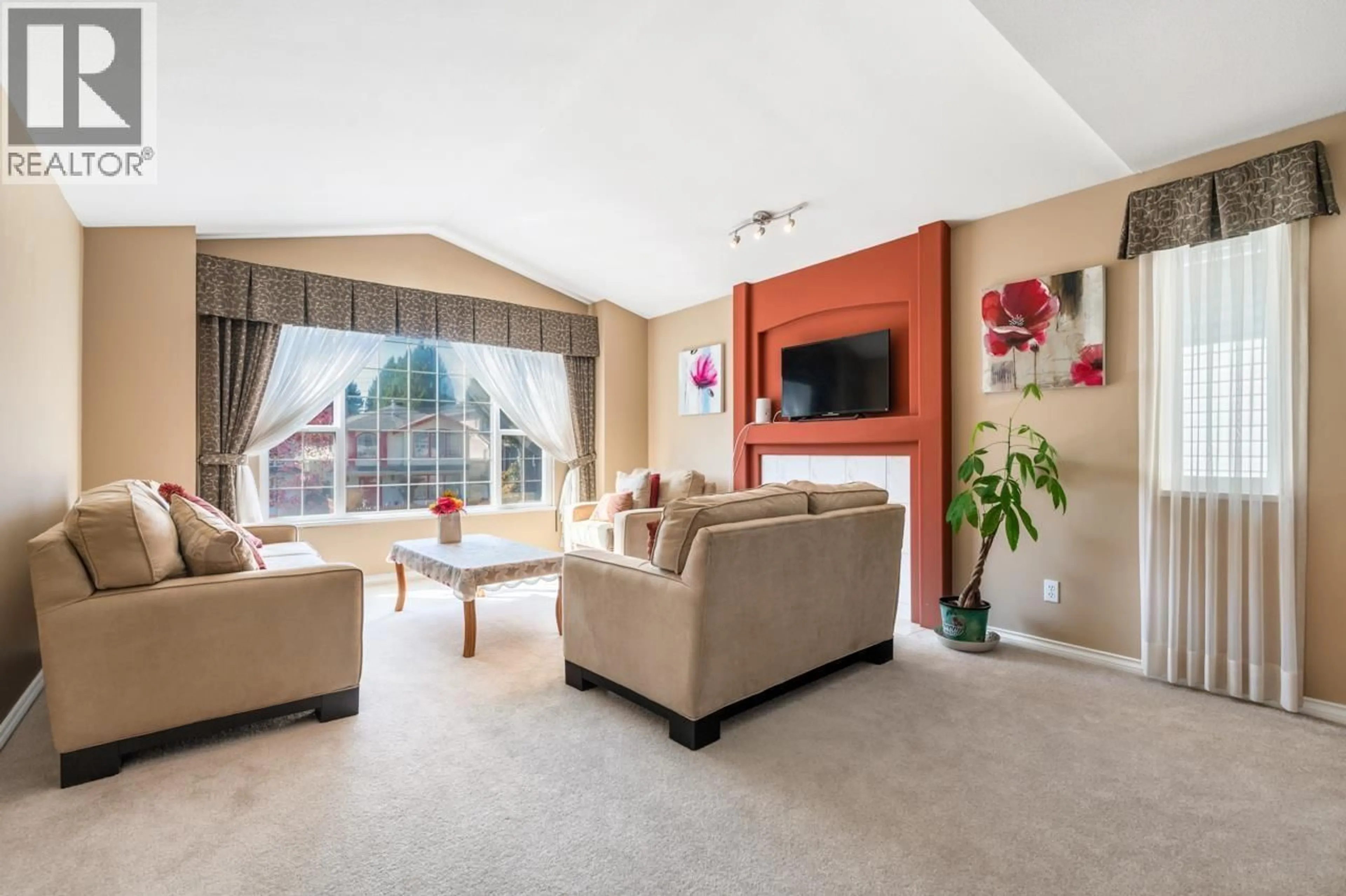 Living room with furniture, unknown for 3156 JERVIS STREET, Port Coquitlam British Columbia V3C3H7