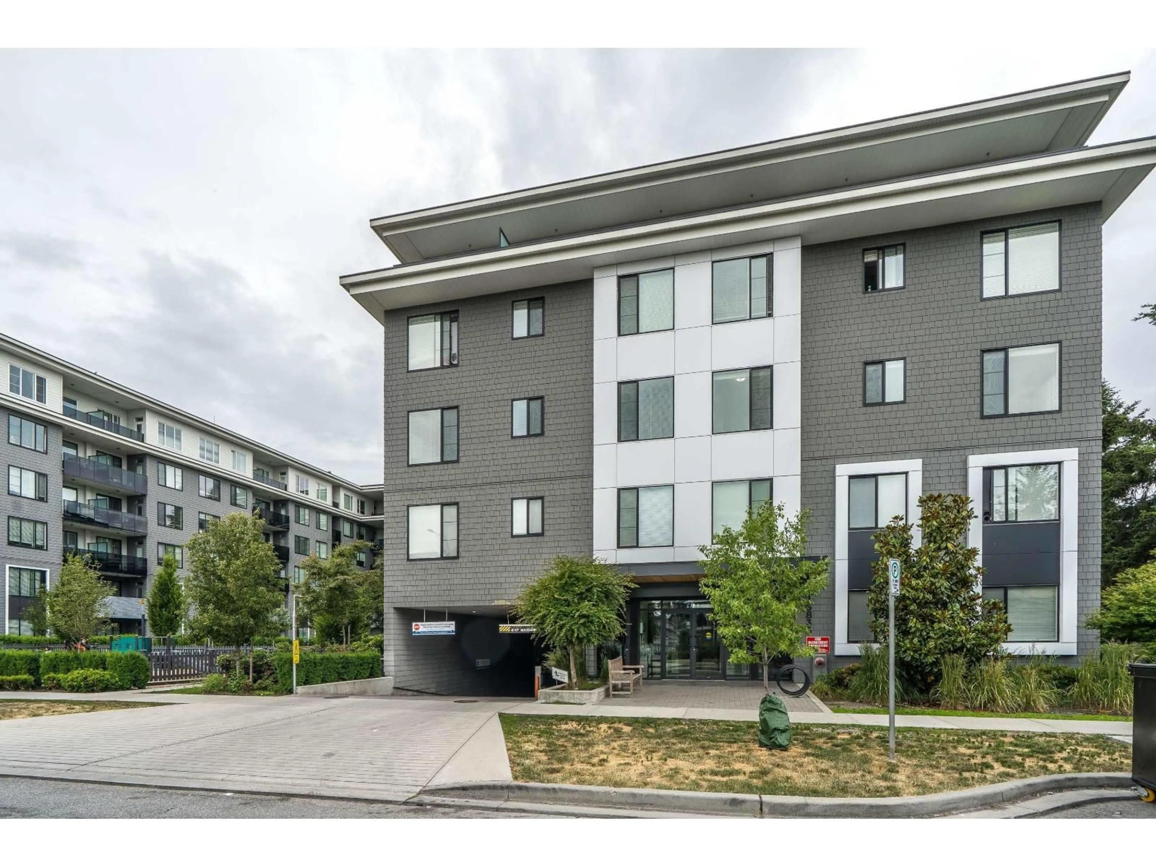 Patio, unknown for 405 - 15835 85 AVENUE, Surrey British Columbia V4N6W6