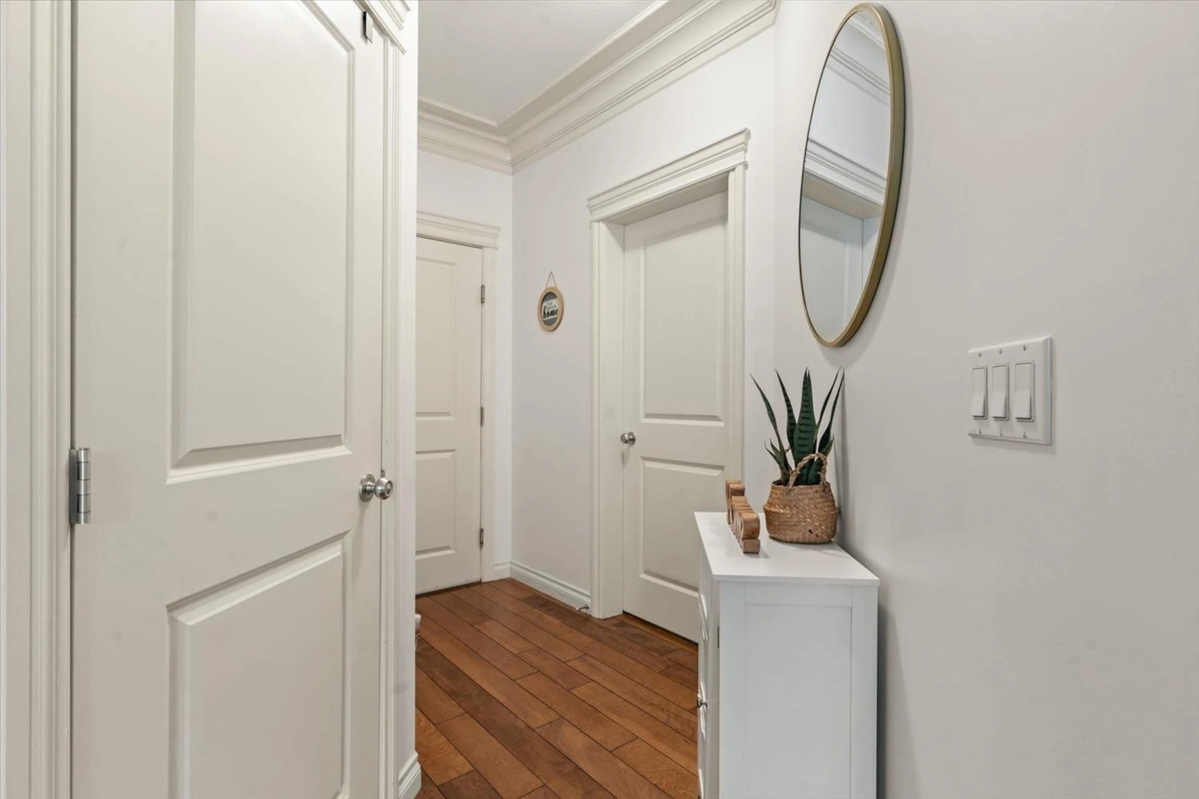 Indoor entryway for 208 - 32729 GARIBALDI DRIVE, Abbotsford British Columbia V2T0A6