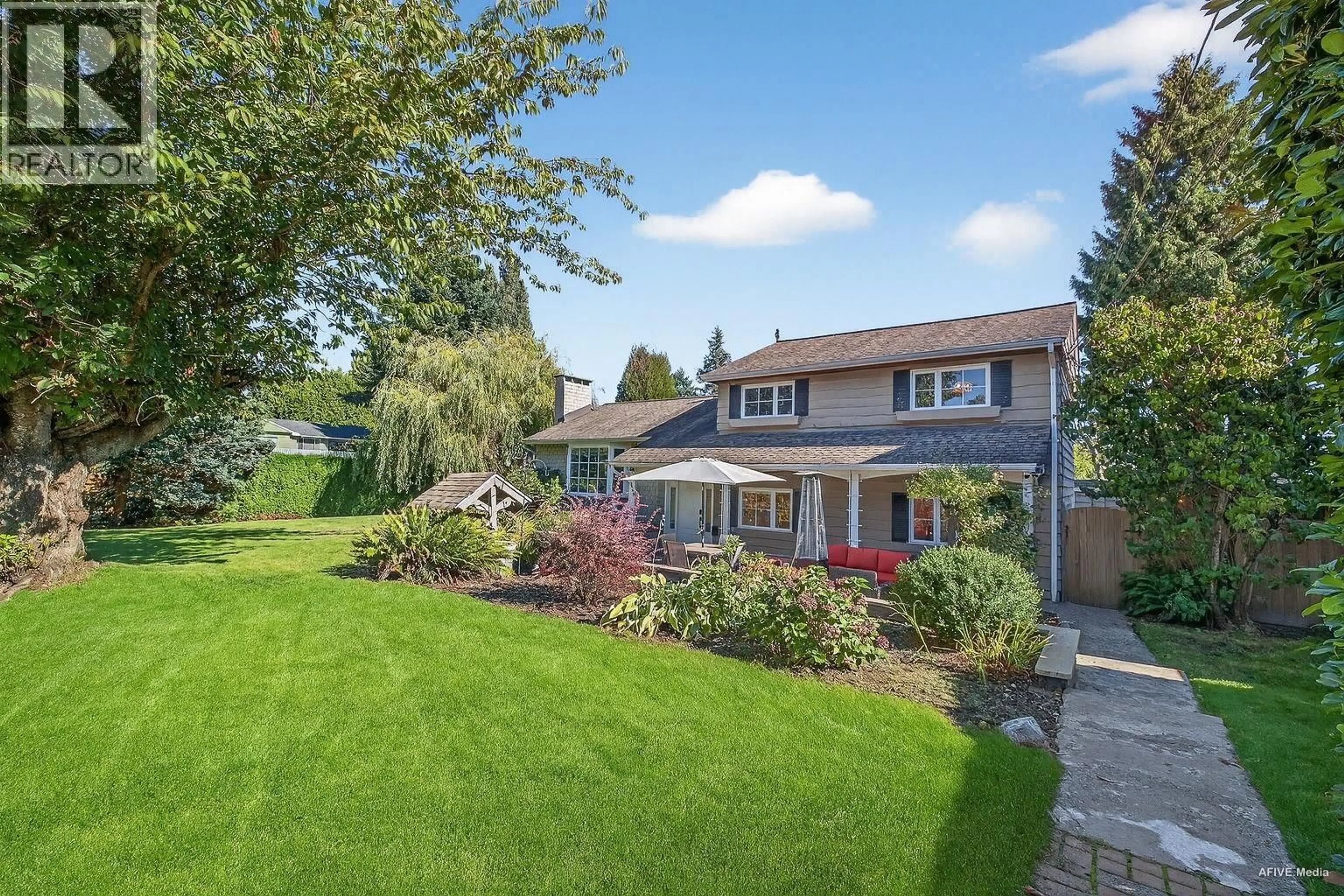 A pic from outside/outdoor area/front of a property/back of a property/a pic from drone, street for 3380 GLASGOW STREET, Port Coquitlam British Columbia V3B4K7