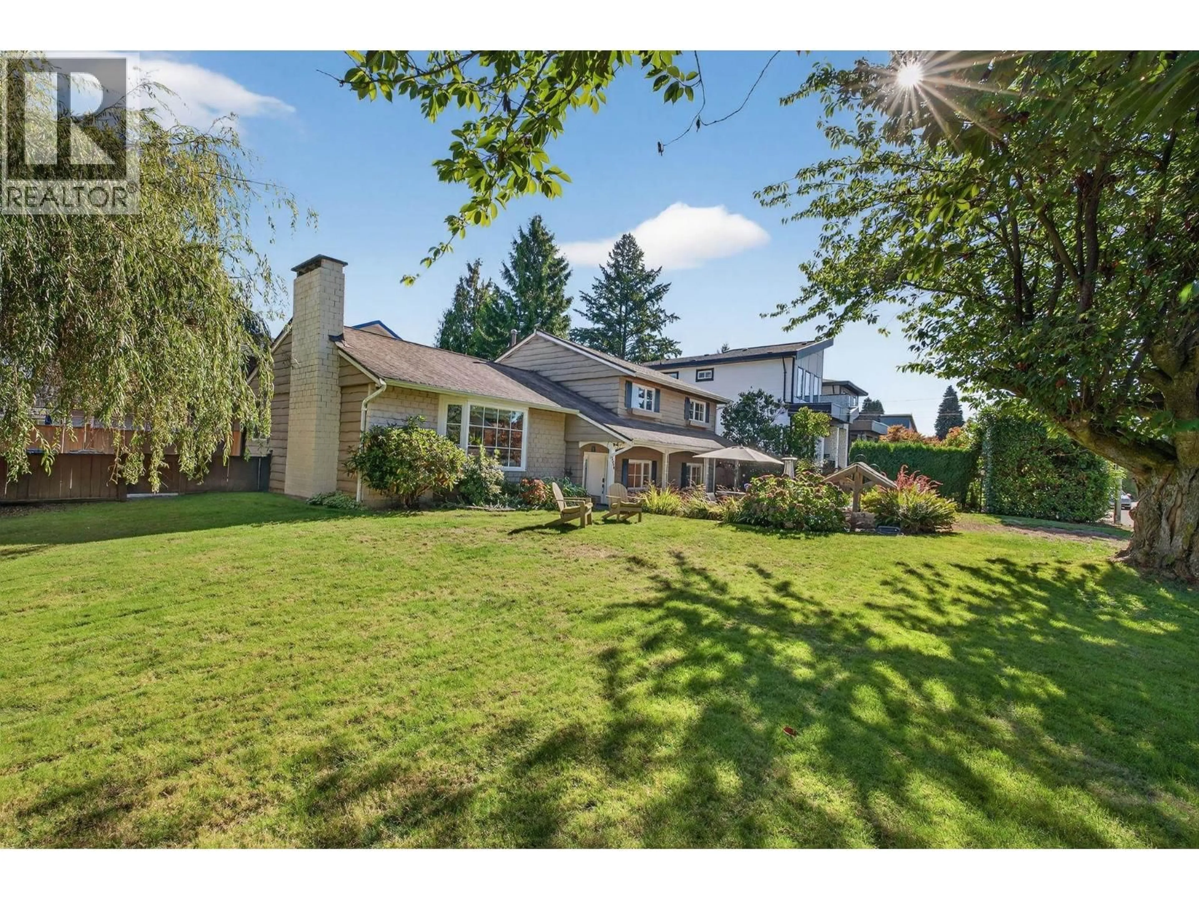 A pic from outside/outdoor area/front of a property/back of a property/a pic from drone, street for 3380 GLASGOW STREET, Port Coquitlam British Columbia V3B4K7