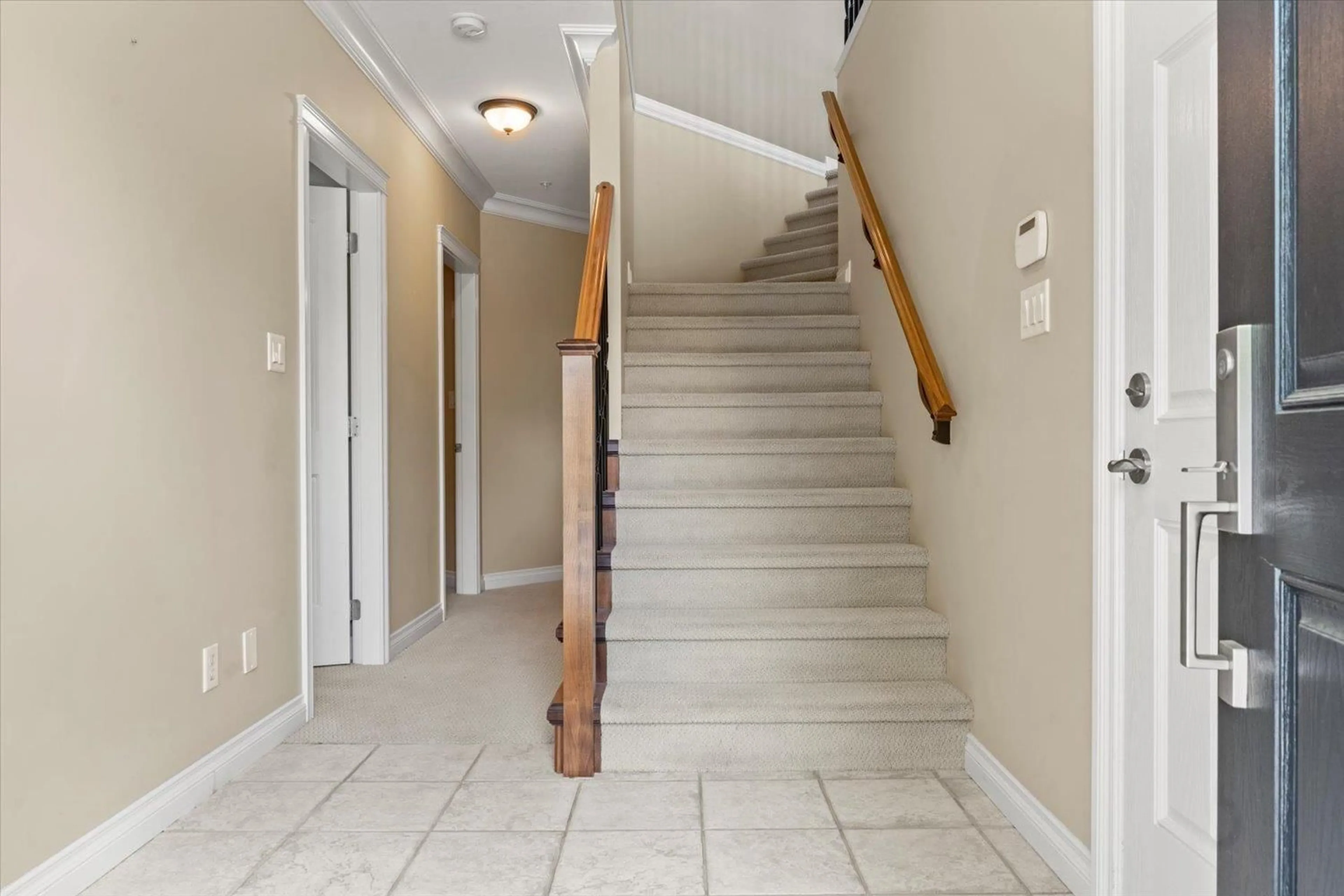 Indoor foyer for 46 - 36260 MCKEE ROAD, Abbotsford British Columbia V3G0A9