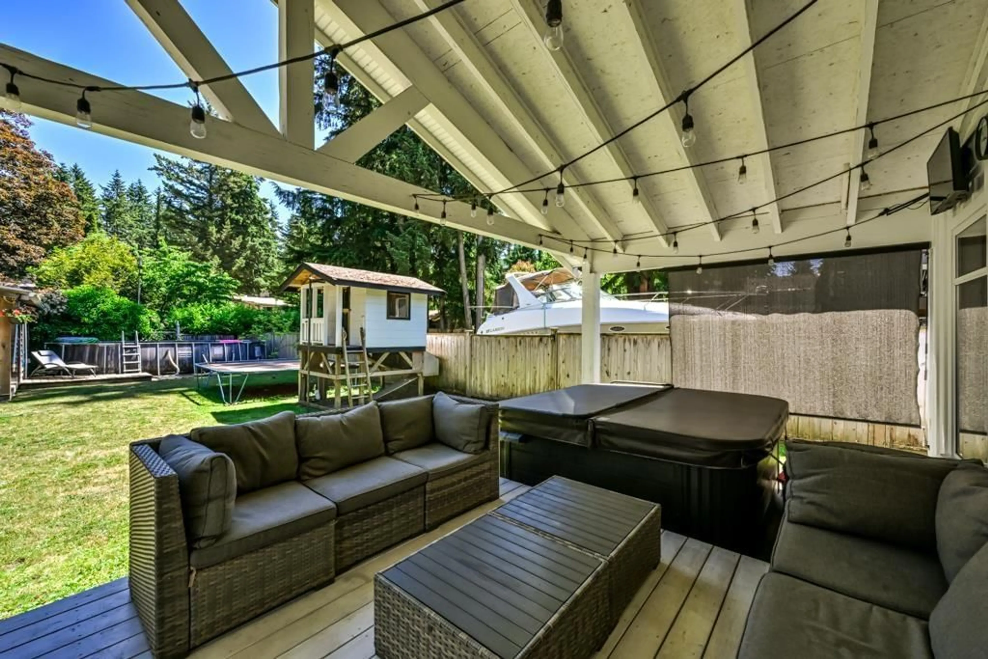 Patio, street for 3900 202ND STREET, Langley British Columbia V3A1S1