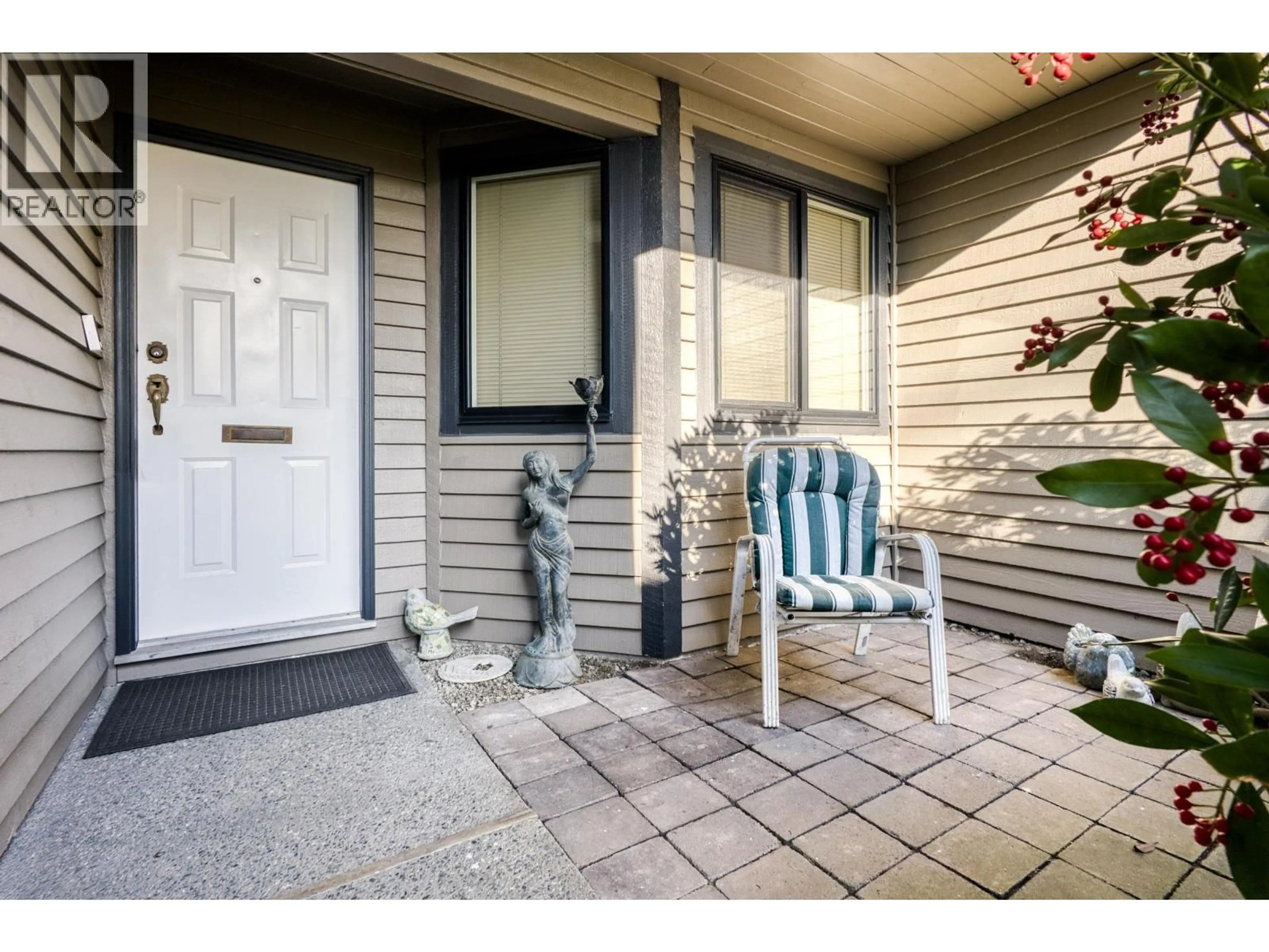 Indoor entryway for 8531 TIMBER COURT, Burnaby British Columbia V5A4B6