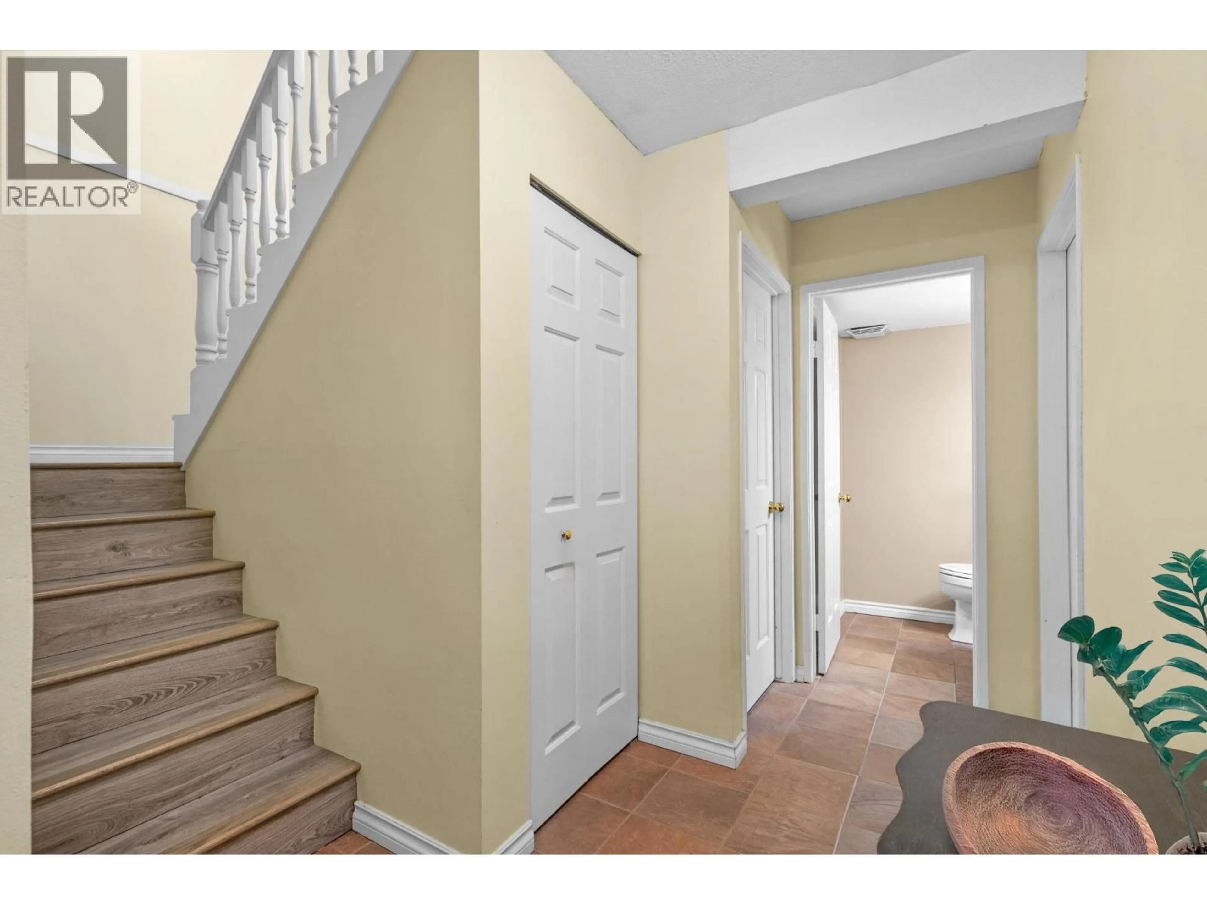 Indoor entryway for 8531 TIMBER COURT, Burnaby British Columbia V5A4B6