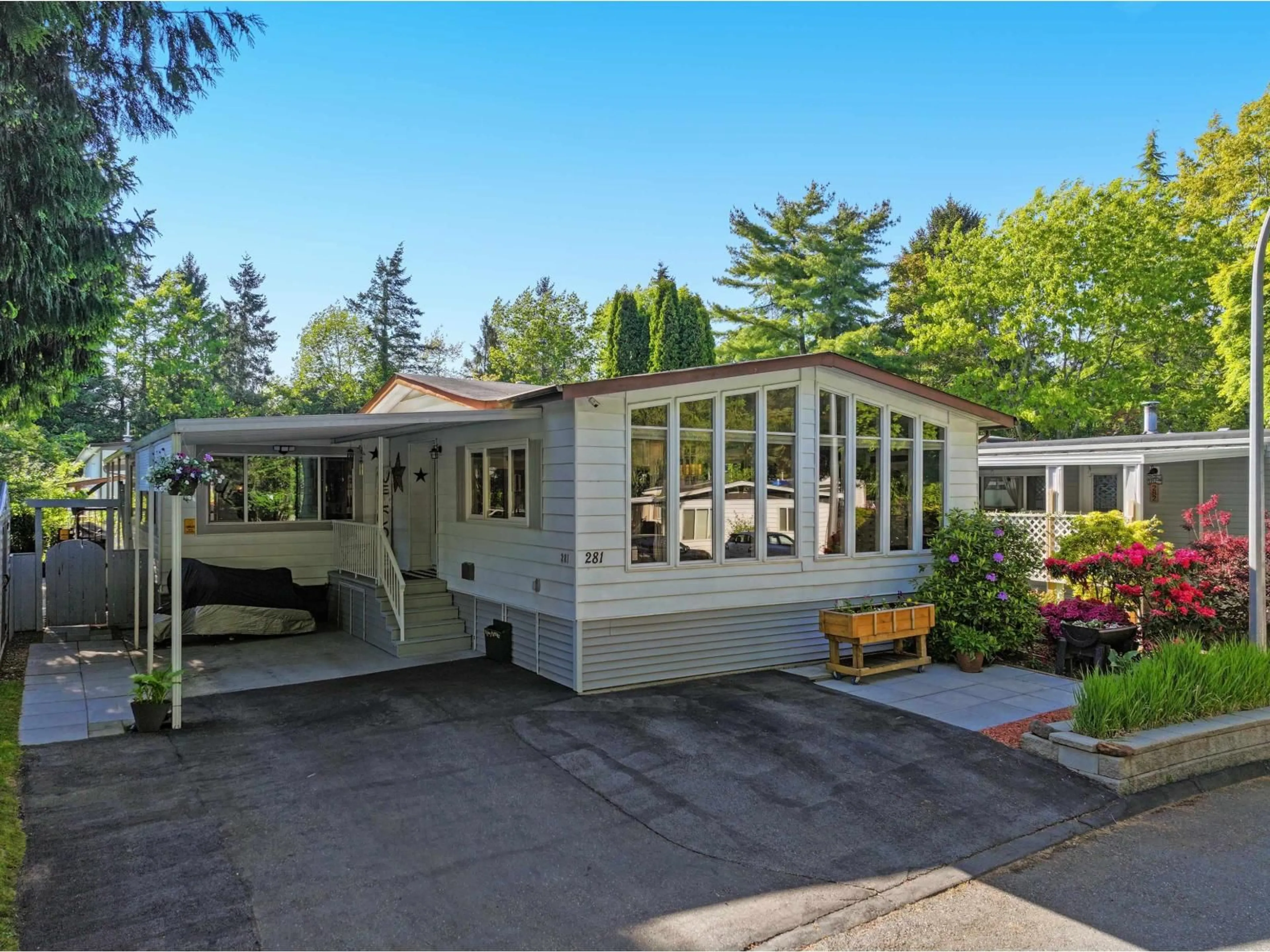 Home with vinyl exterior material, street for 281 - 1840 160 STREET, Surrey British Columbia V4A4X4
