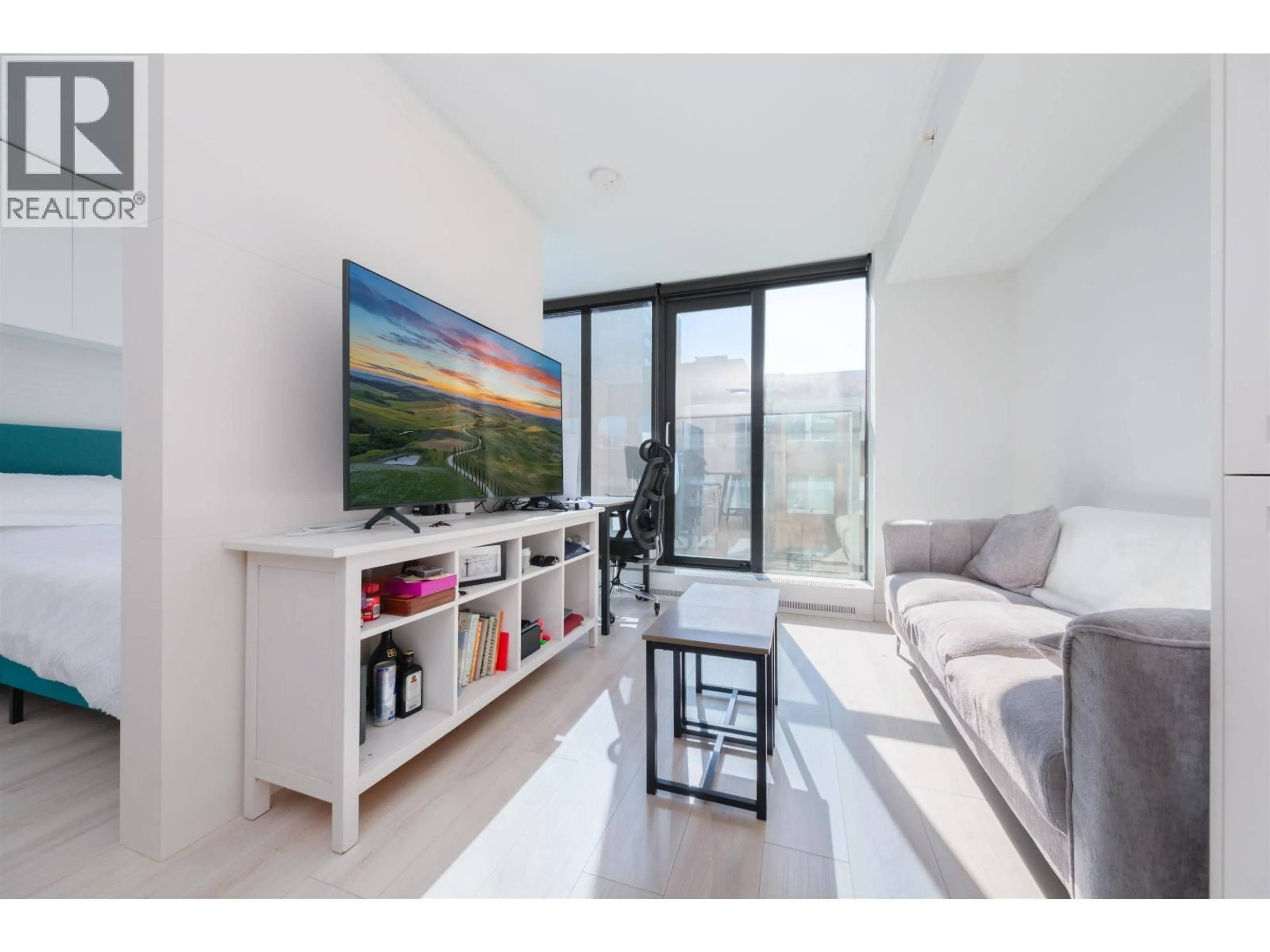 Living room with furniture, unknown for 703 - 1133 HORNBY STREET, Vancouver British Columbia V6Z1W1
