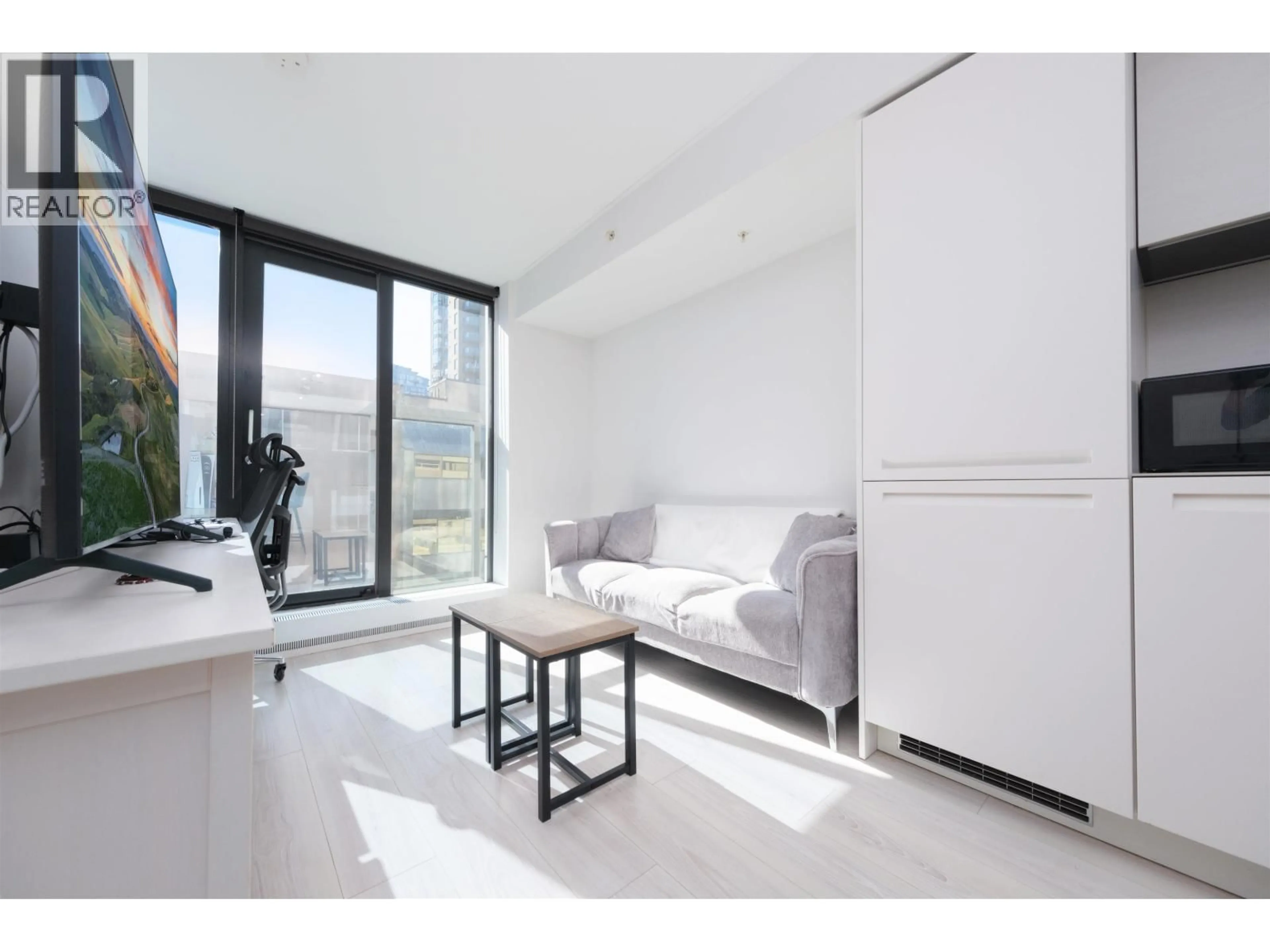 Living room with furniture, unknown for 703 - 1133 HORNBY STREET, Vancouver British Columbia V6Z1W1