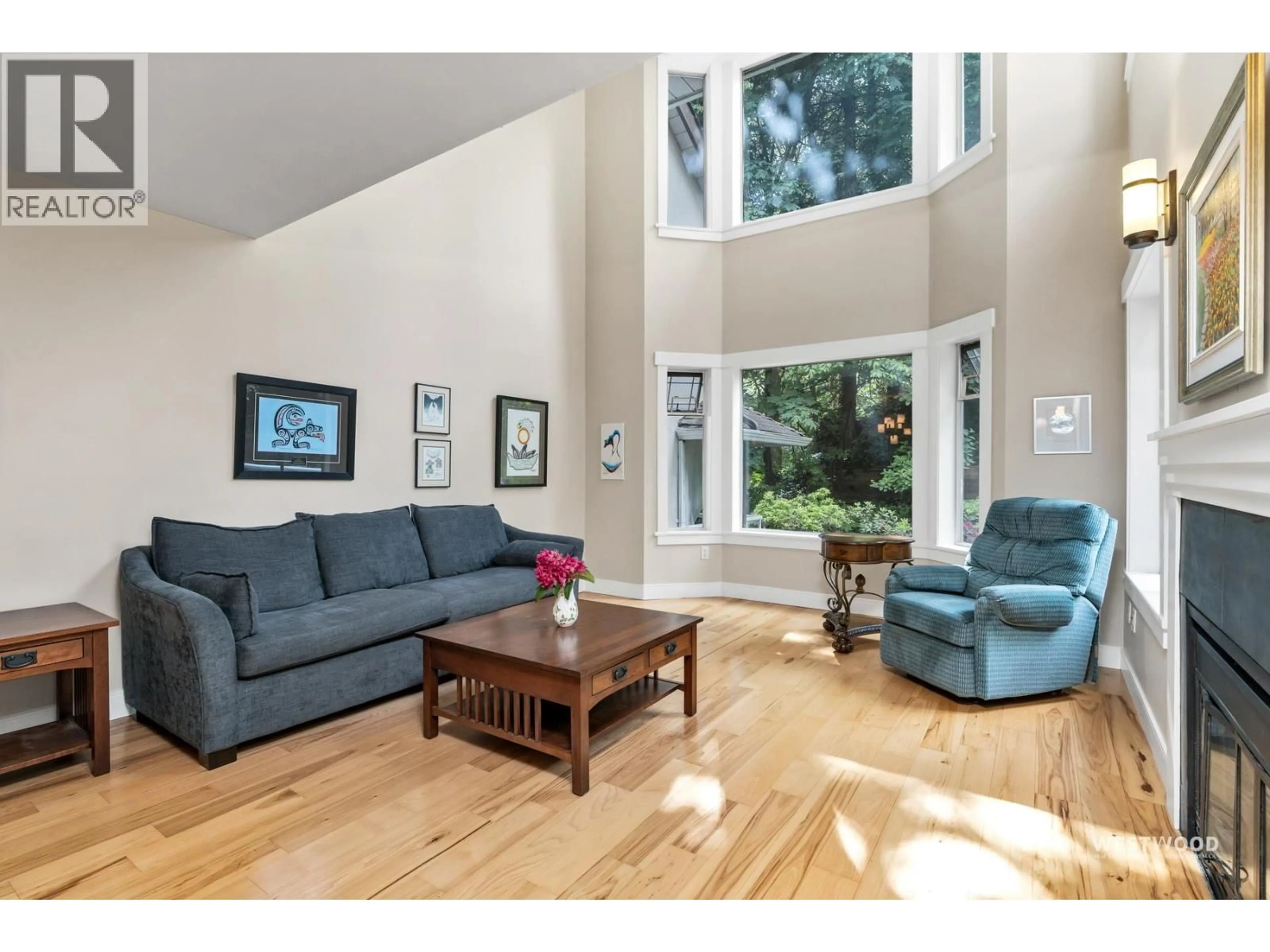 Living room with furniture, wood/laminate floor for 6 - 58 RICHMOND STREET, New Westminster British Columbia V3L5P2