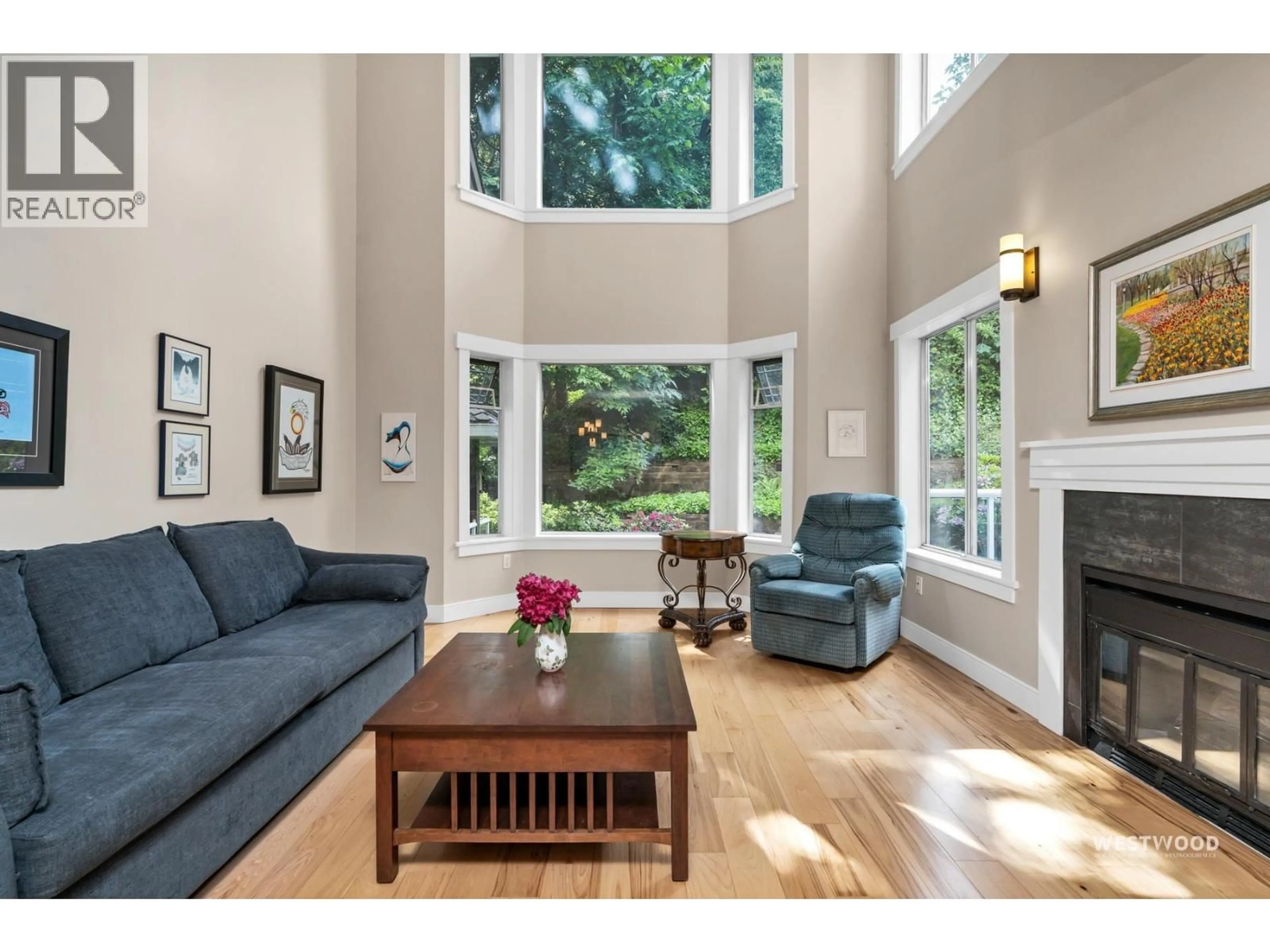 Living room with furniture, wood/laminate floor for 6 - 58 RICHMOND STREET, New Westminster British Columbia V3L5P2