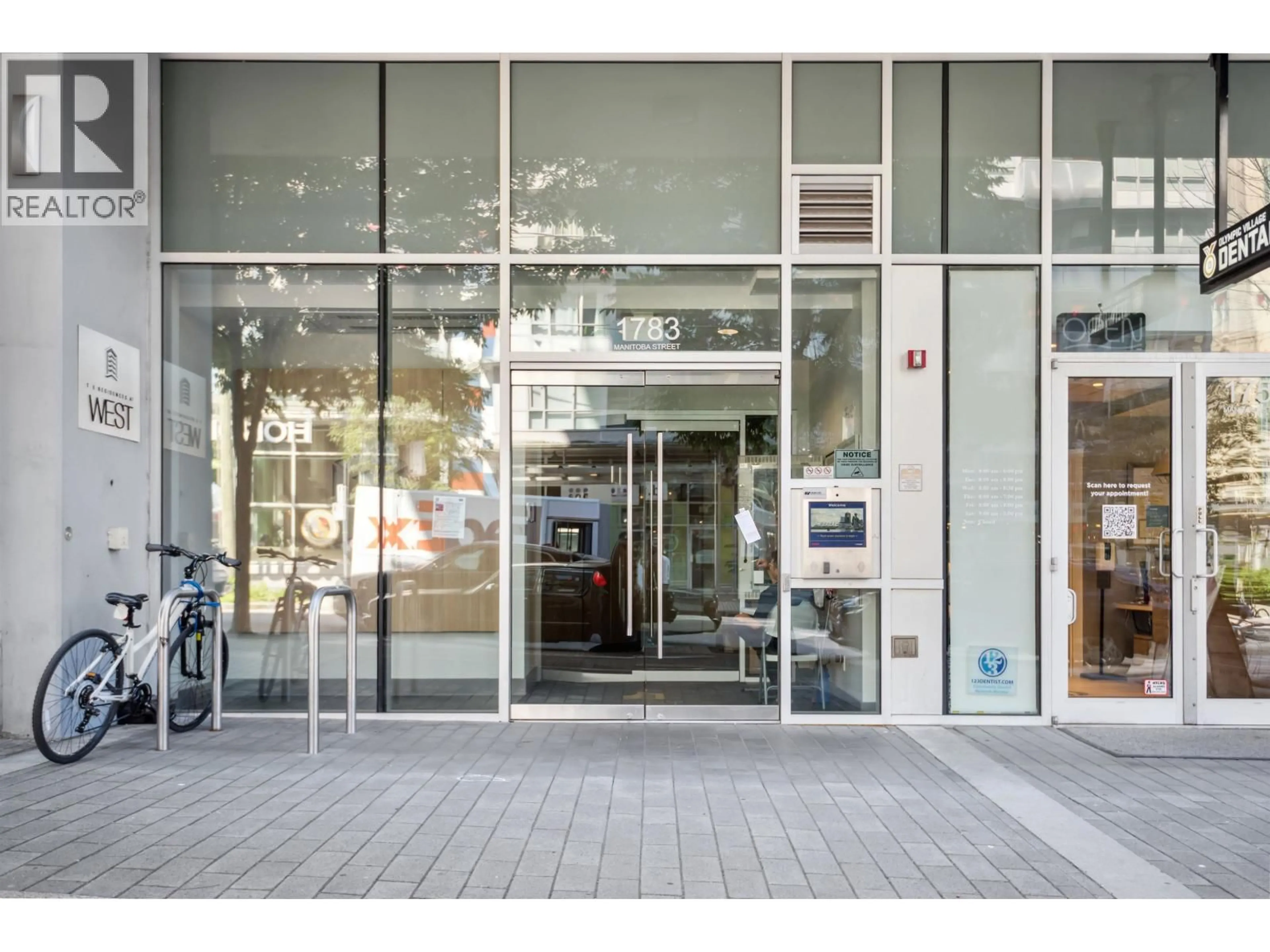 Indoor foyer for 329 - 1783 MANITOBA STREET, Vancouver British Columbia V5Y0K1