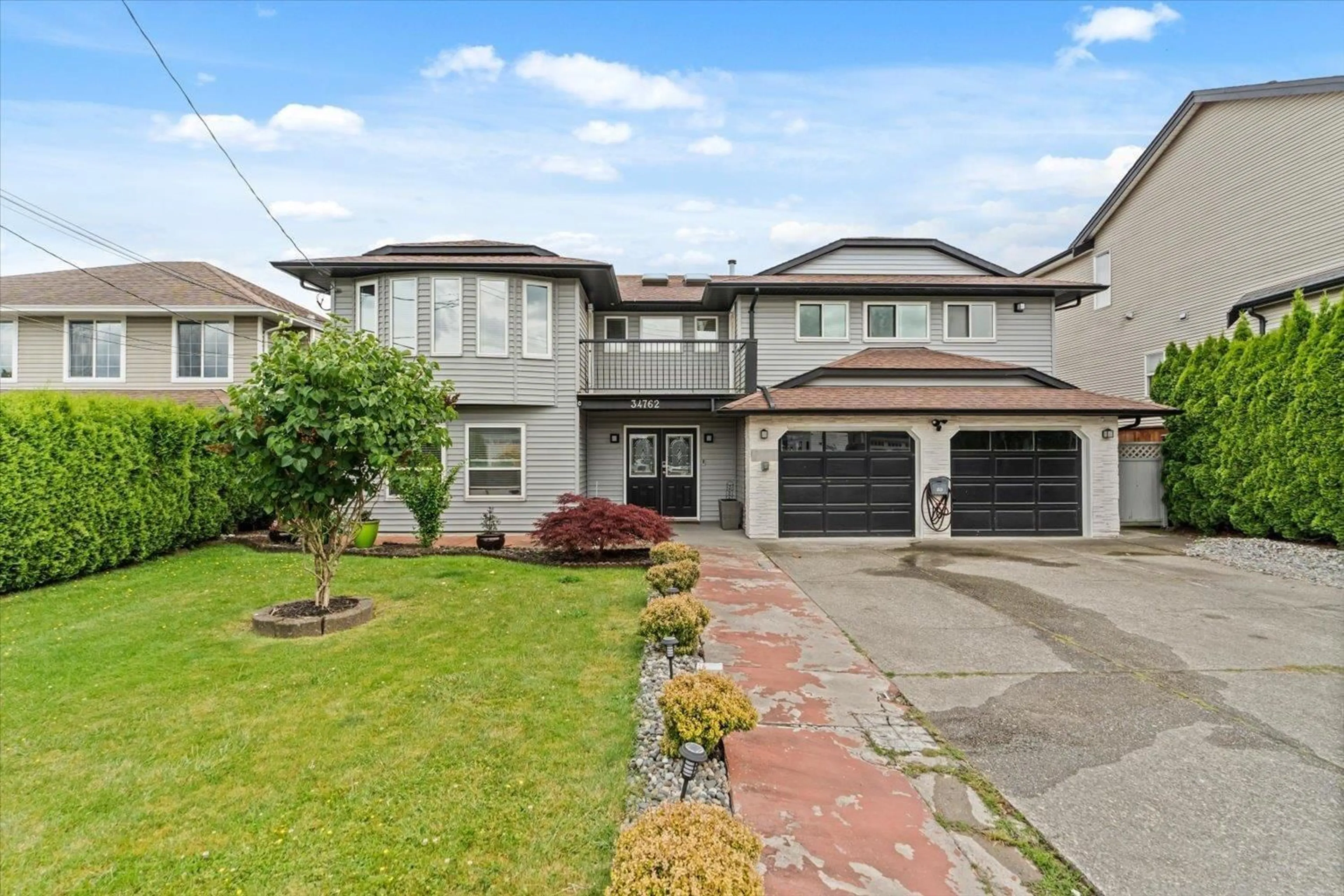 Home with vinyl exterior material, street for 34762 2ND AVENUE, Abbotsford British Columbia V2S8C2