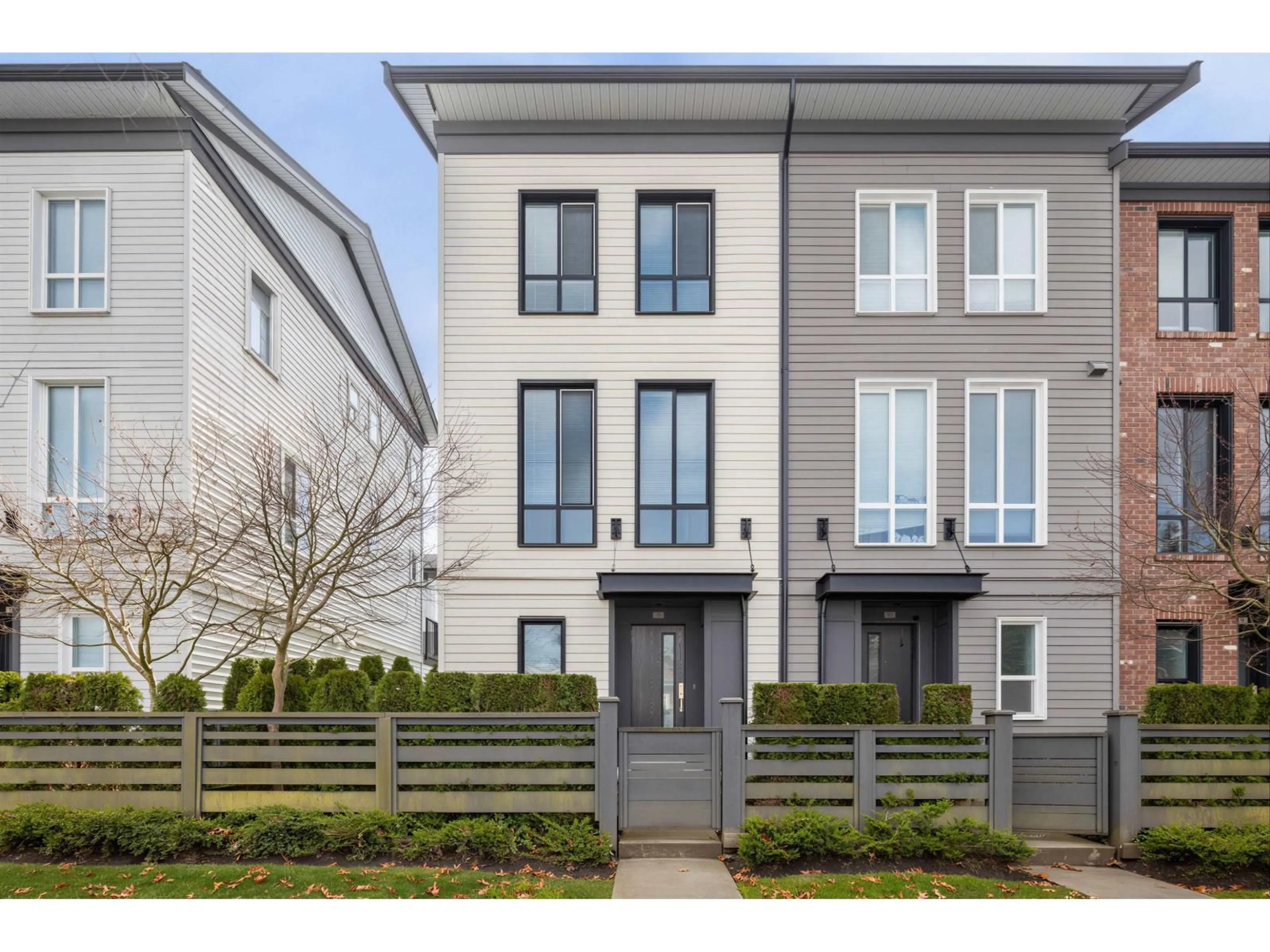 Home with vinyl exterior material, street for 11 - 15938 27 AVENUE, Surrey British Columbia V3Z0T2