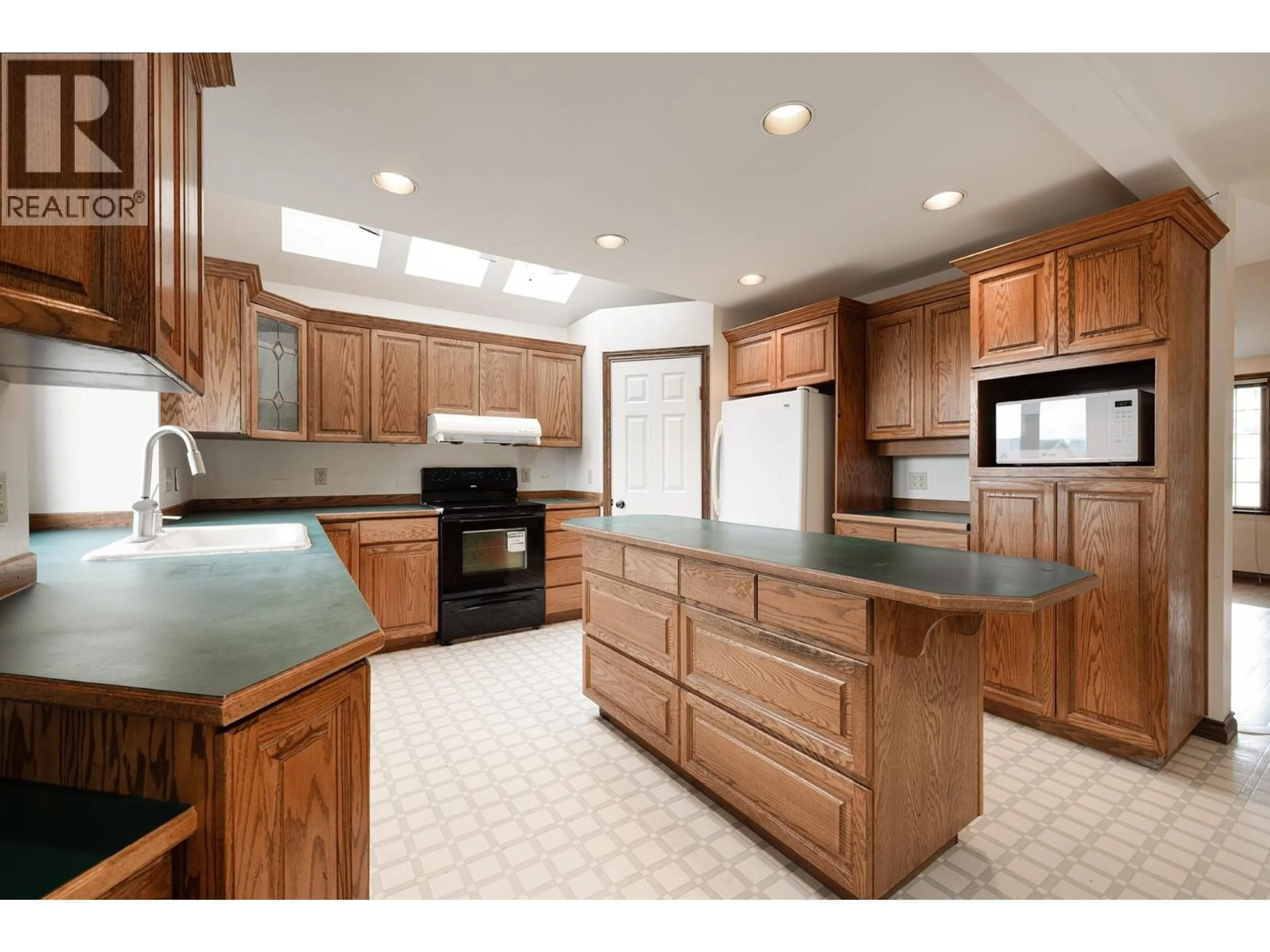 Open concept kitchen, unknown for 7943 ROSEWOOD STREET, Burnaby British Columbia V5E2H4